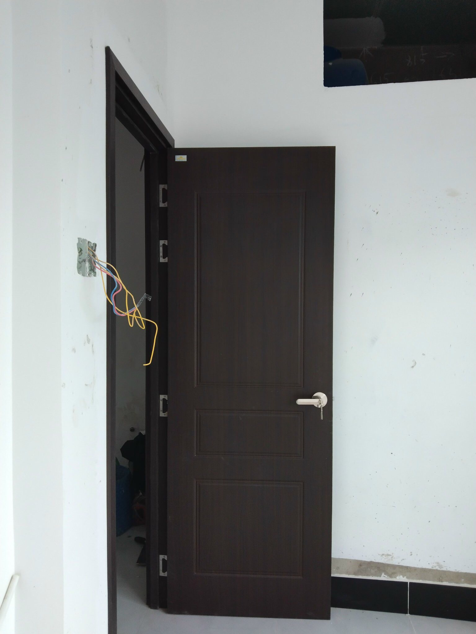 báo gia mẫu cửa nhựa giả gỗ composite mới nhất