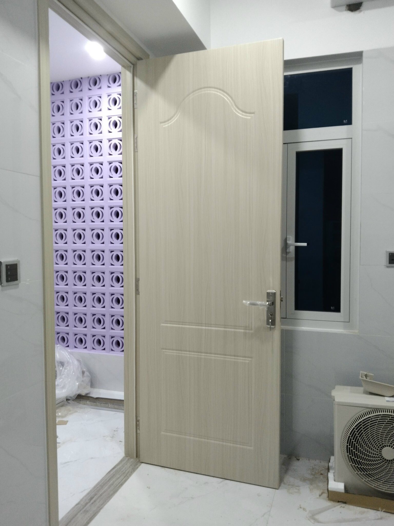 báo gia mẫu cửa nhựa giả gỗ composite mới nhất