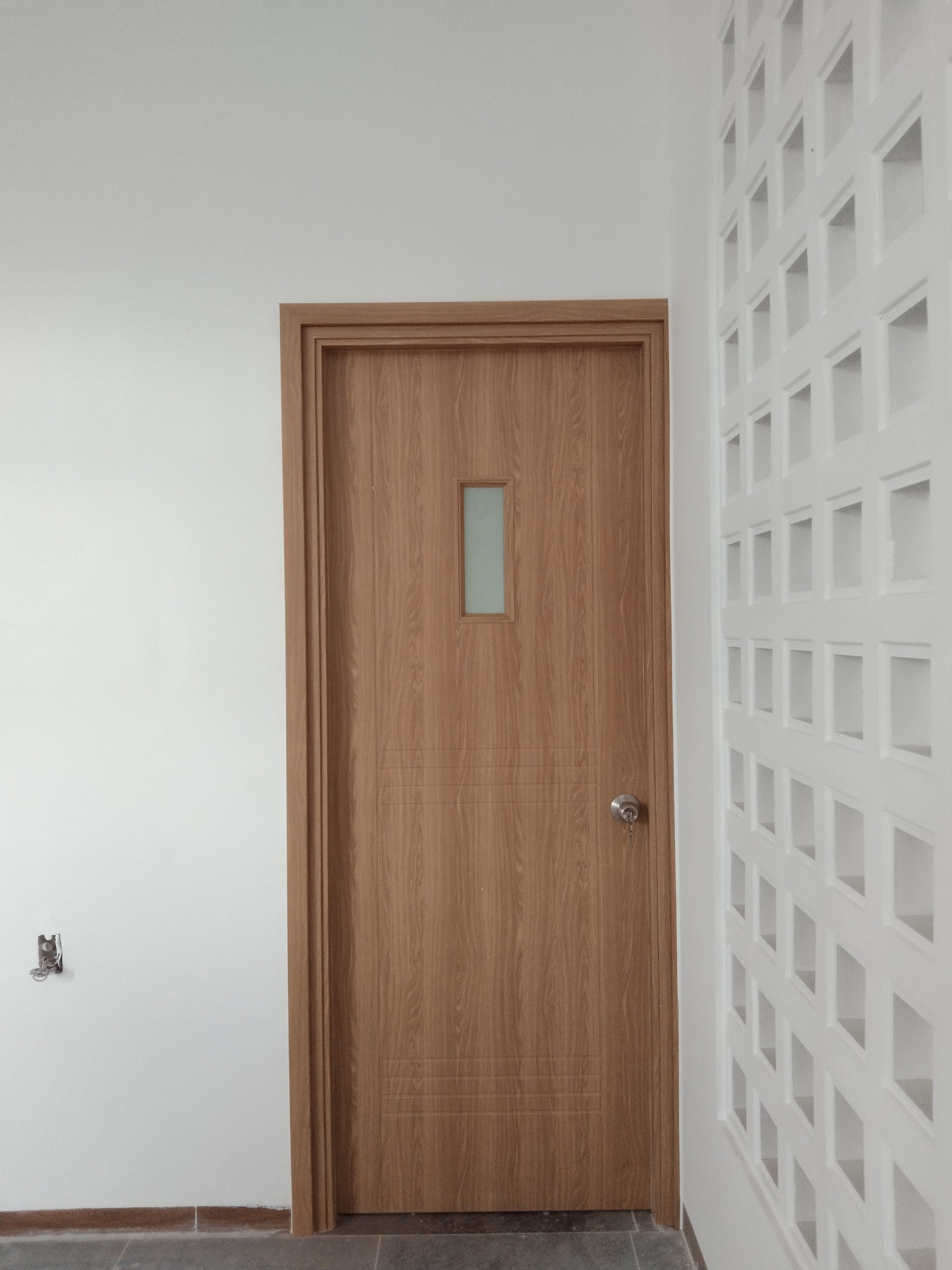 báo gia mẫu cửa nhựa giả gỗ composite mới nhất
