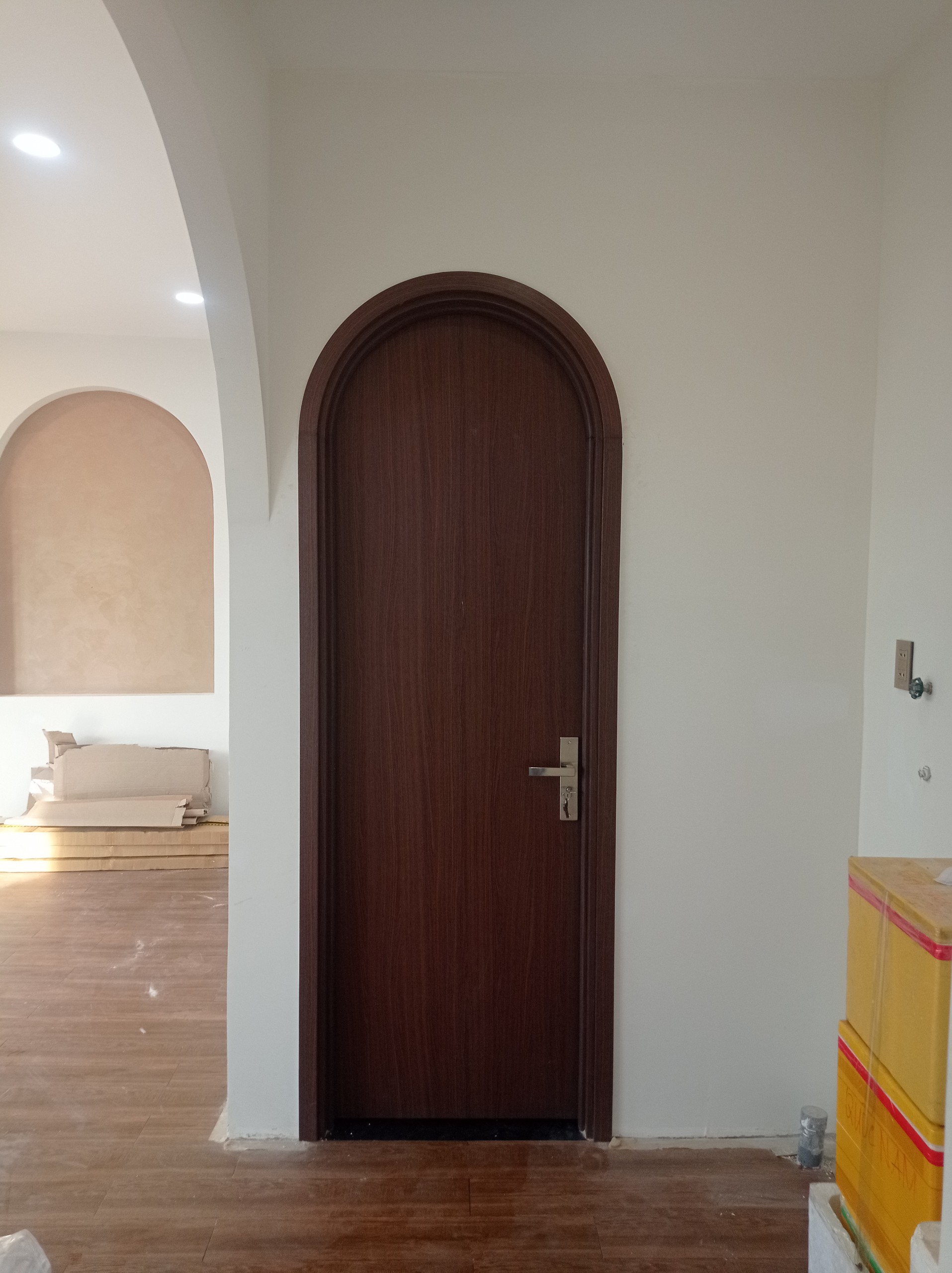 Cửa vòm nhựa giả gỗ composite giá bao nhiêu