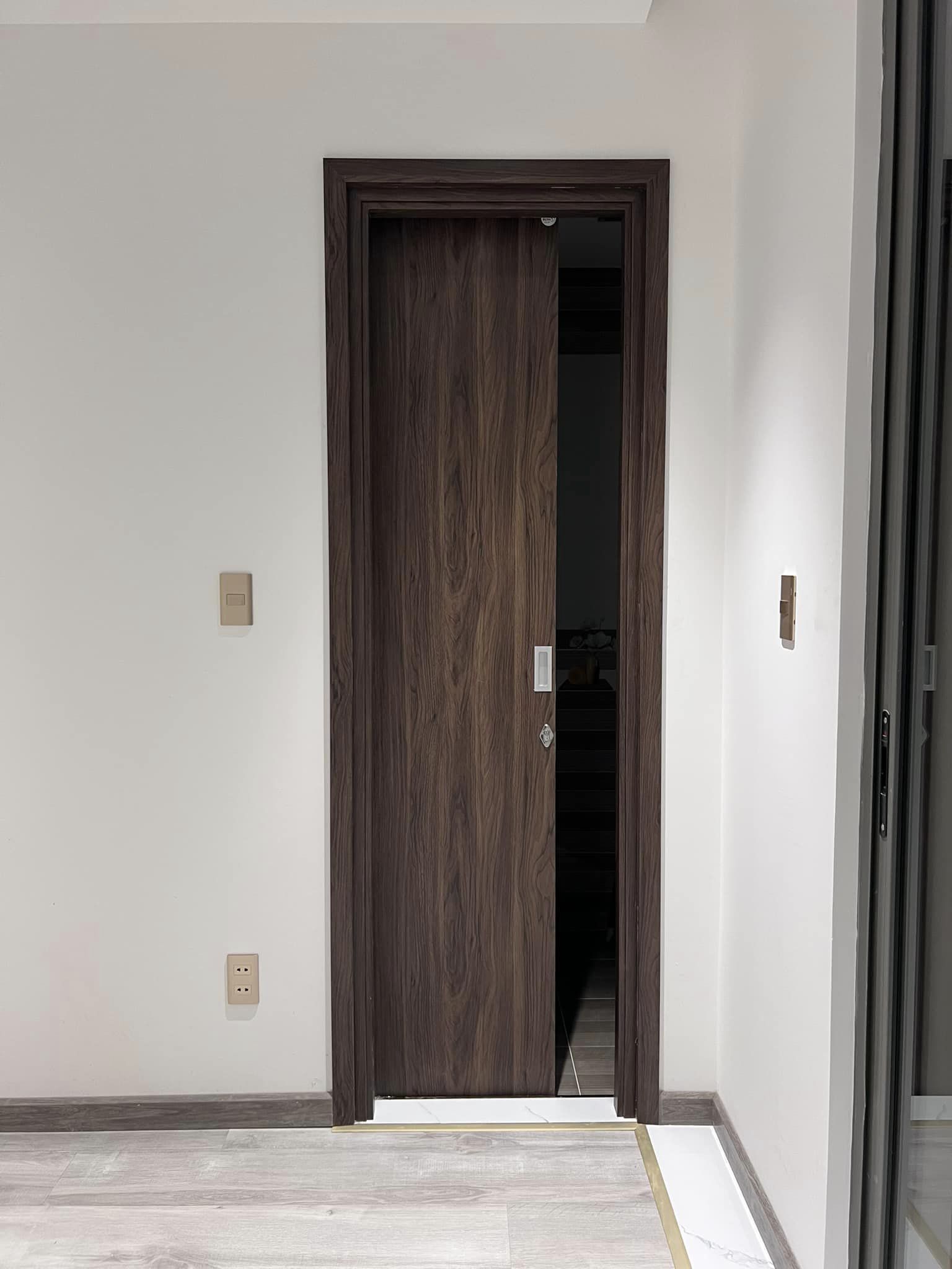 Cửa nhựa lùa composite - Cửa lùa nhựa giả gỗ - Chất lượng - Uy tín