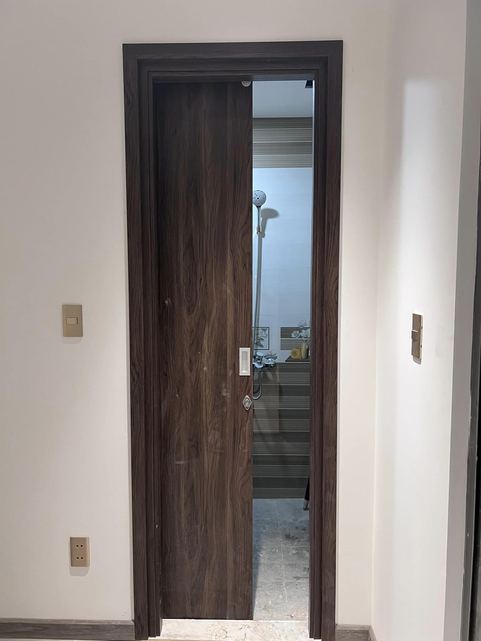 Cửa nhựa lùa composite - Cửa lùa nhựa giả gỗ - Chất lượng - Uy tín