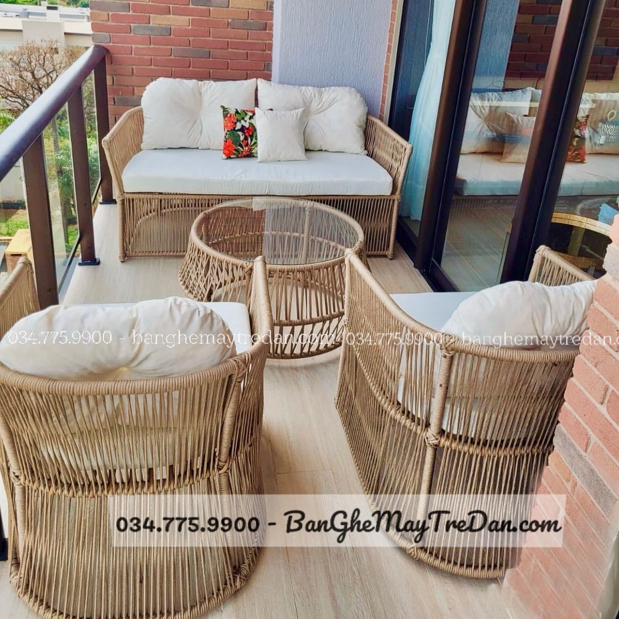 Mẫu bàn ghế đan dây dù cho ban công nhỏ.