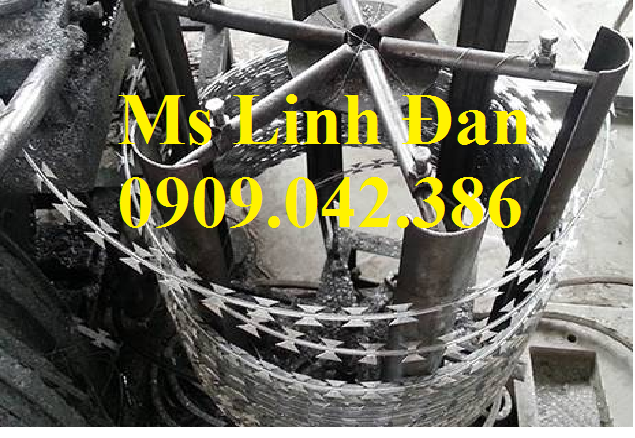 Dây thép gai hình giao chống trộm luôn có sẵn ở kho