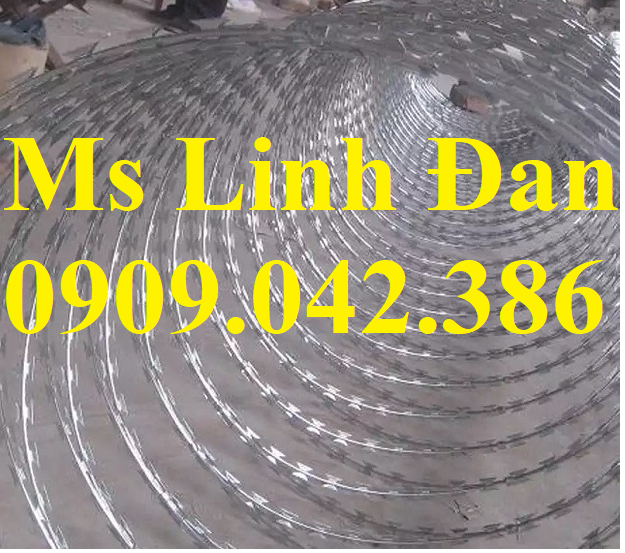 Dây thép gai hình giao chống trộm luôn có sẵn ở kho