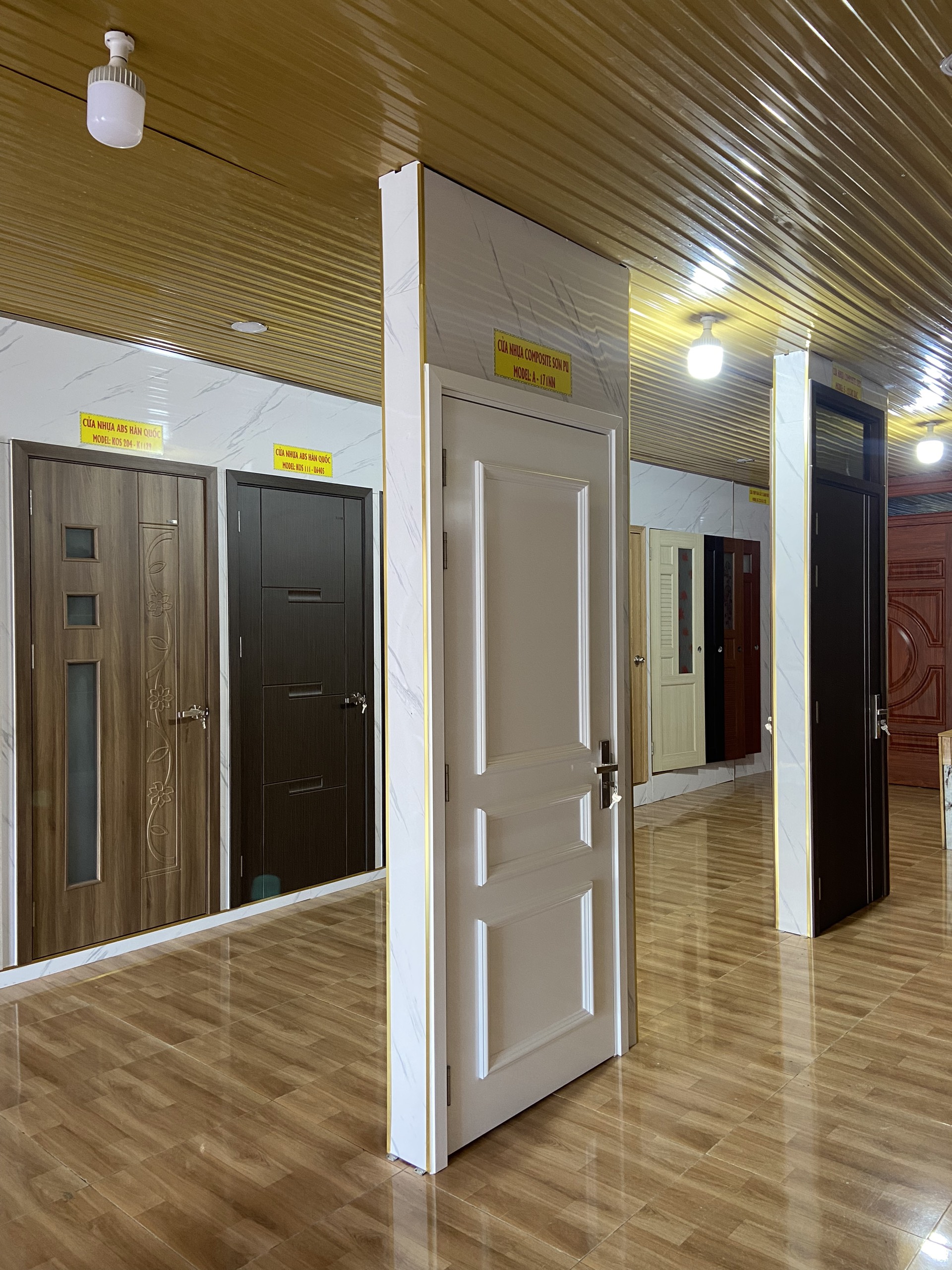 Cửa nhựa Composite ở KINGDOOR đảm bảo chính hãng 100%