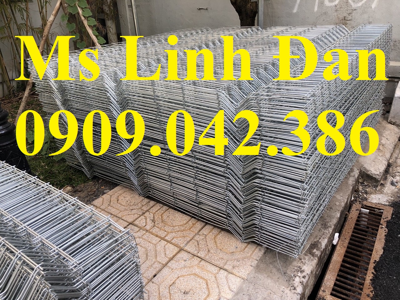 Thi Công lắp đặt lưới thép hàng rào mạ kẽm chấn sóng phi 5 ô 50 x100mm