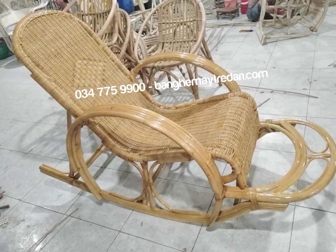 Ghế bập bênh mây tre lá cho người lớn tuổi