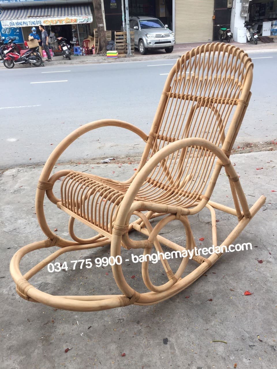 Ghế bập bênh mây tre lá cho người lớn tuổi