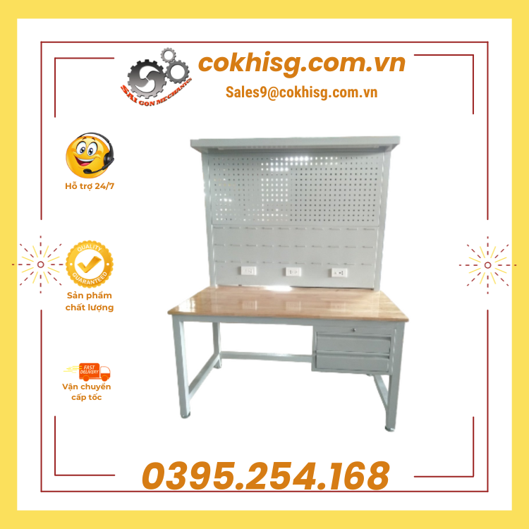 Bàn thao tác dùng để lắp ráp linh kiện điện tử