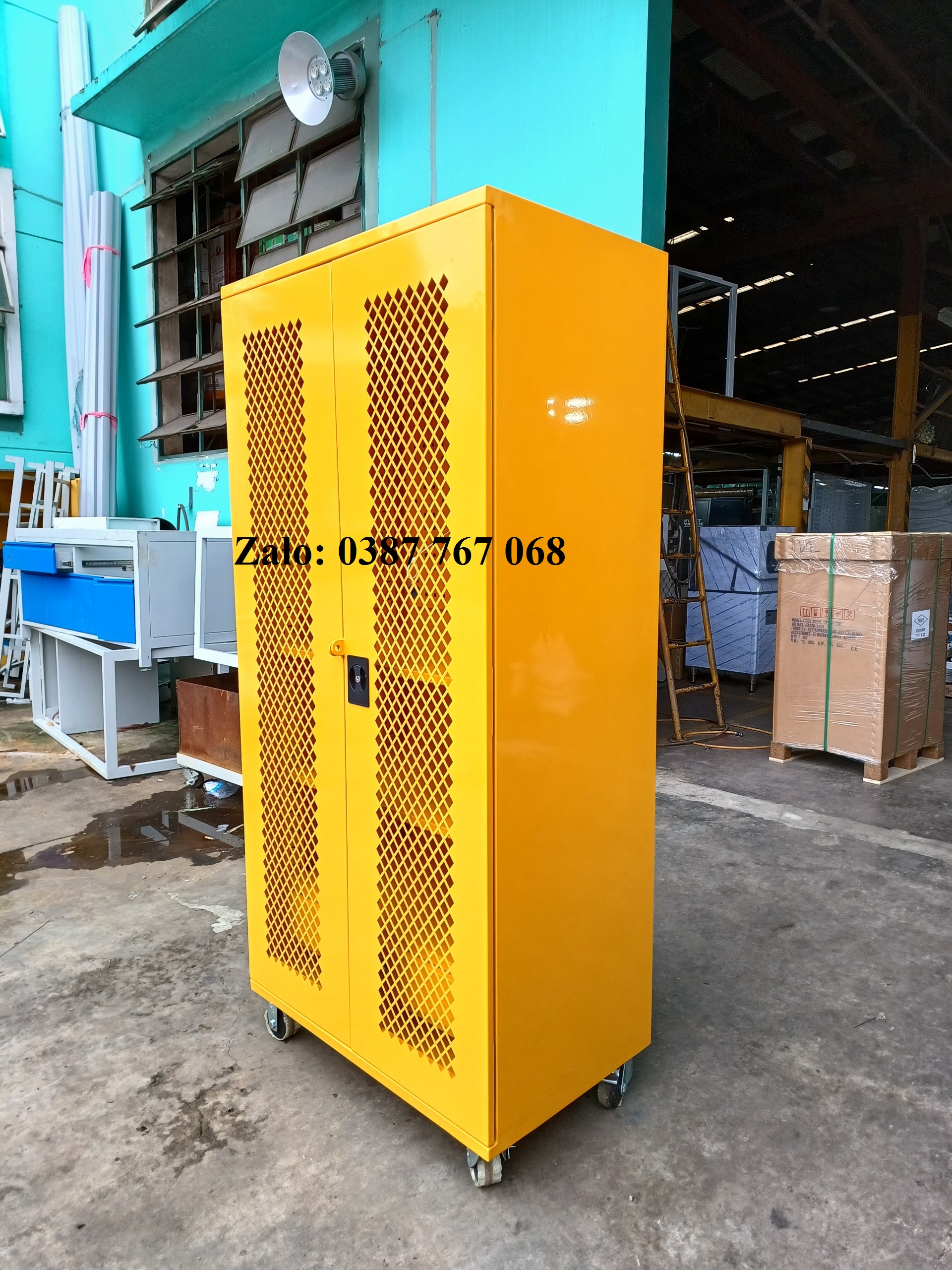Tủ vật tư trong nhà máy sản xuất