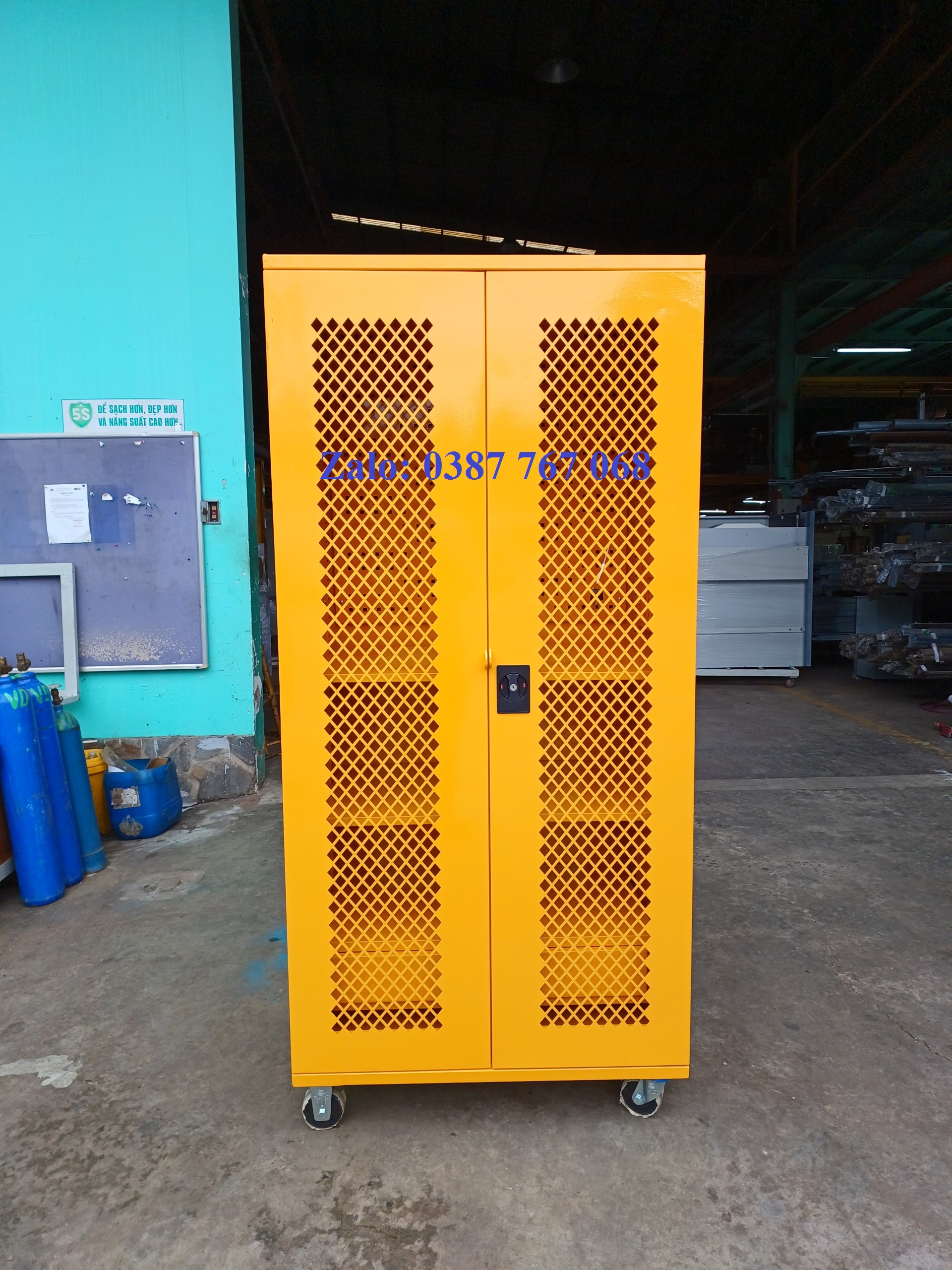Tủ vật tư trong nhà máy sản xuất