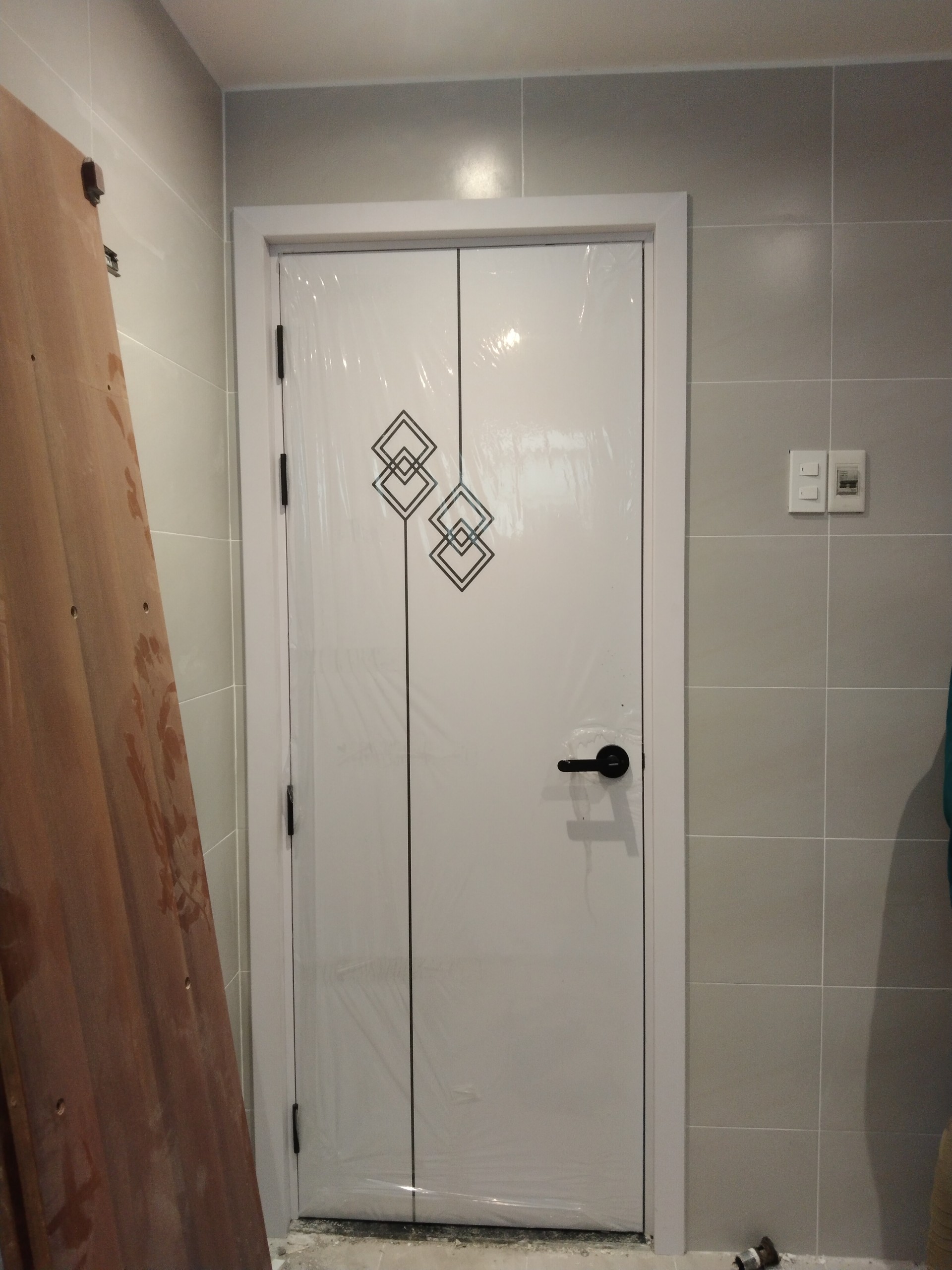 Cửa Nhựa Composite Tại Miền Tây – Tư Vấn Lắp Đặt Trọn Gói