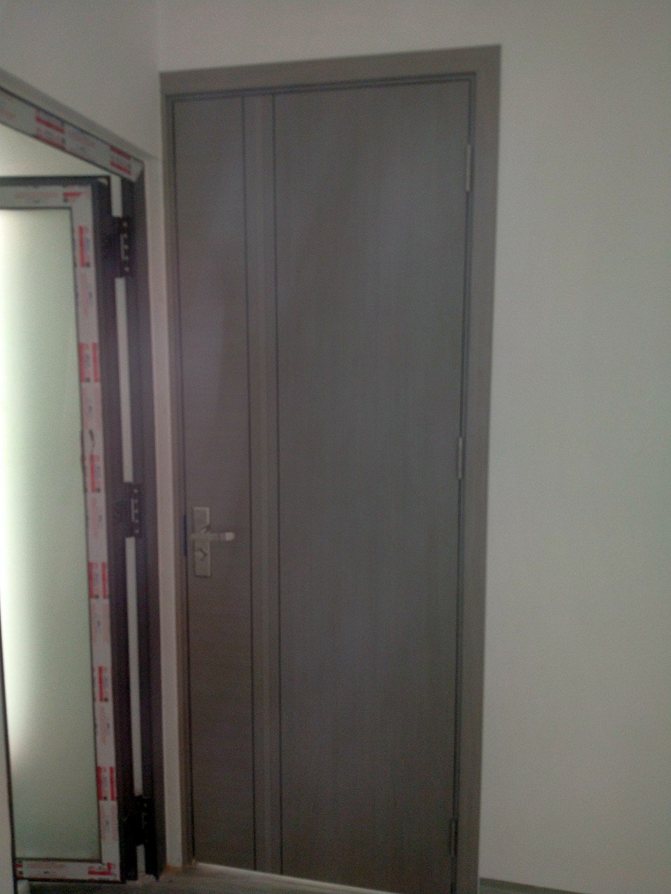 Giá Cửa gỗ Carbon  tại Lâm ĐỒNG  cửa phòng ngủ