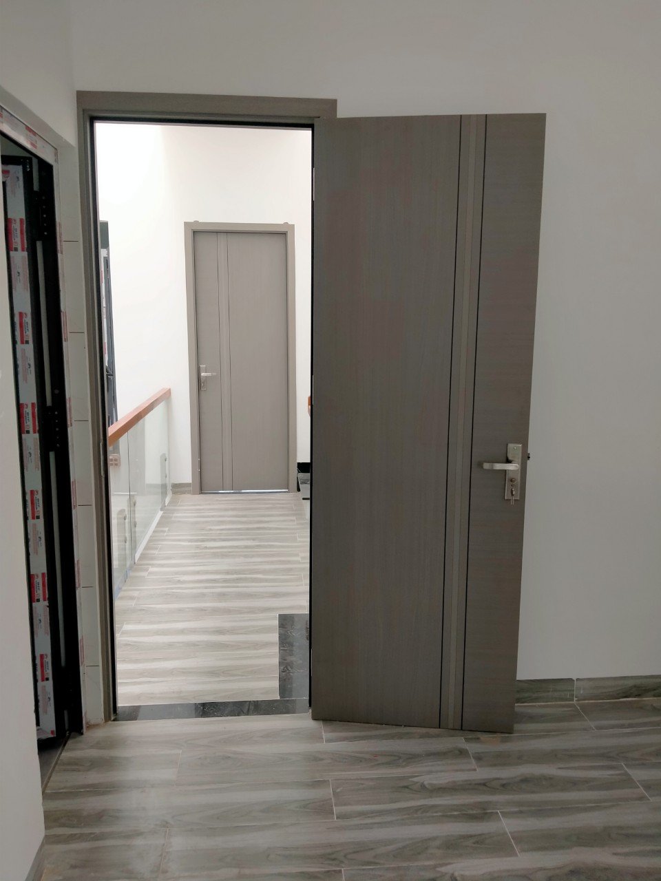 Giá Cửa gỗ Carbon  tại Lâm ĐỒNG  cửa phòng ngủ