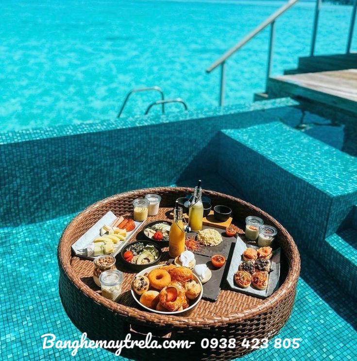 Khay nổi nhựa giả mây- Khay nổi đồ ăn hồ bơi