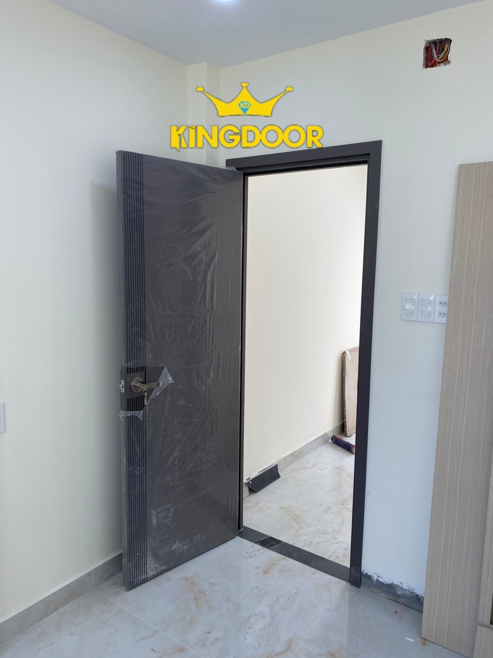Giá Cưa Nhựa Composite TẠi Nha Trang - Cửa Nhựa Bền đẹp