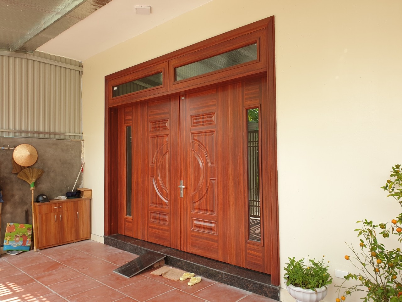 Báo Giá Cửa thép Vân gỗ tại KINGDOOR Bình Thạnh mới nhất hiện nay