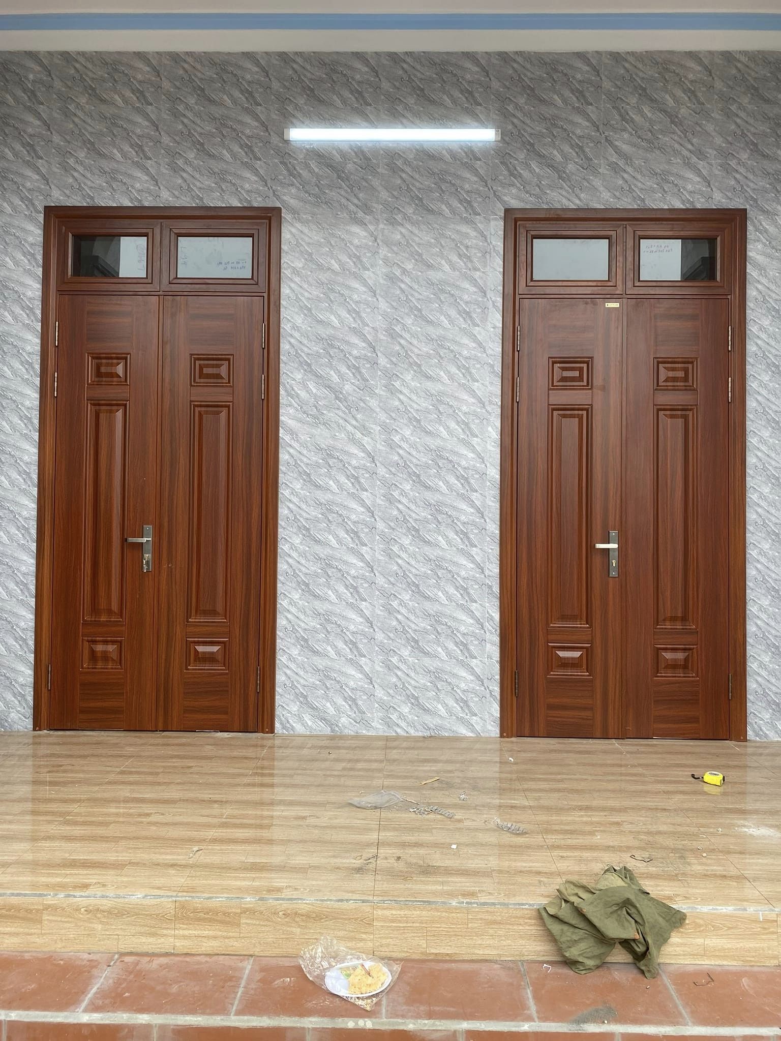 Báo Giá Cửa Thép Vân Gỗ Tại Quận 10 mới nhất hiện nay