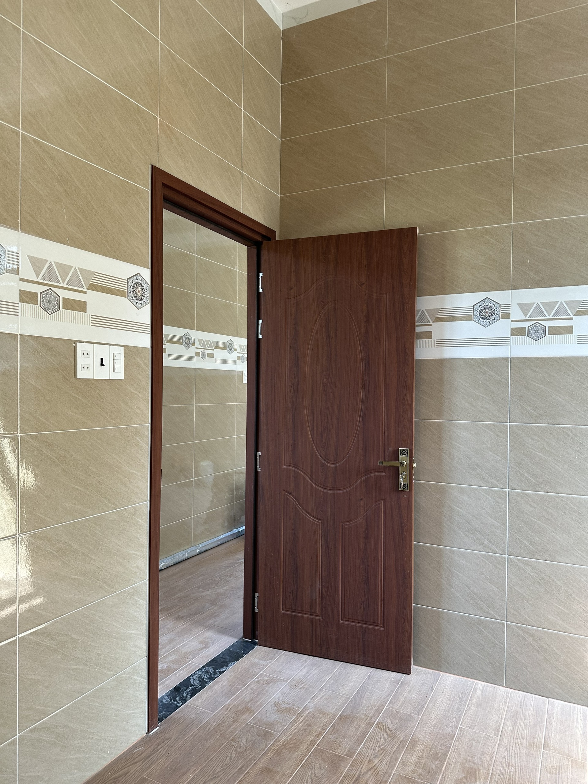Cửa nhựa composite tại Bình Chánh  báo giá mới nhất 2024