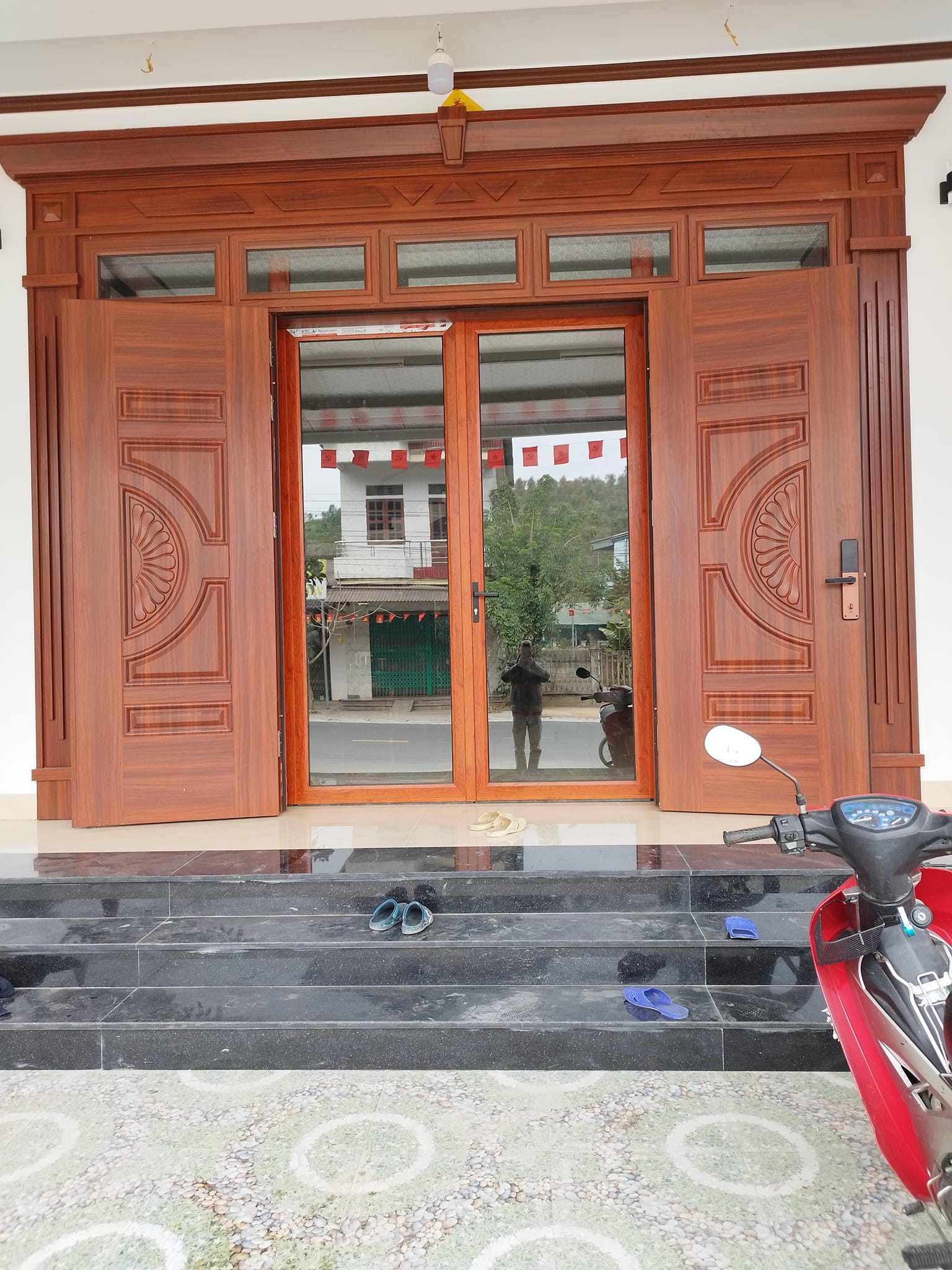 Giá cửa thép vân gỗ tại Ninh thuận kingdoor