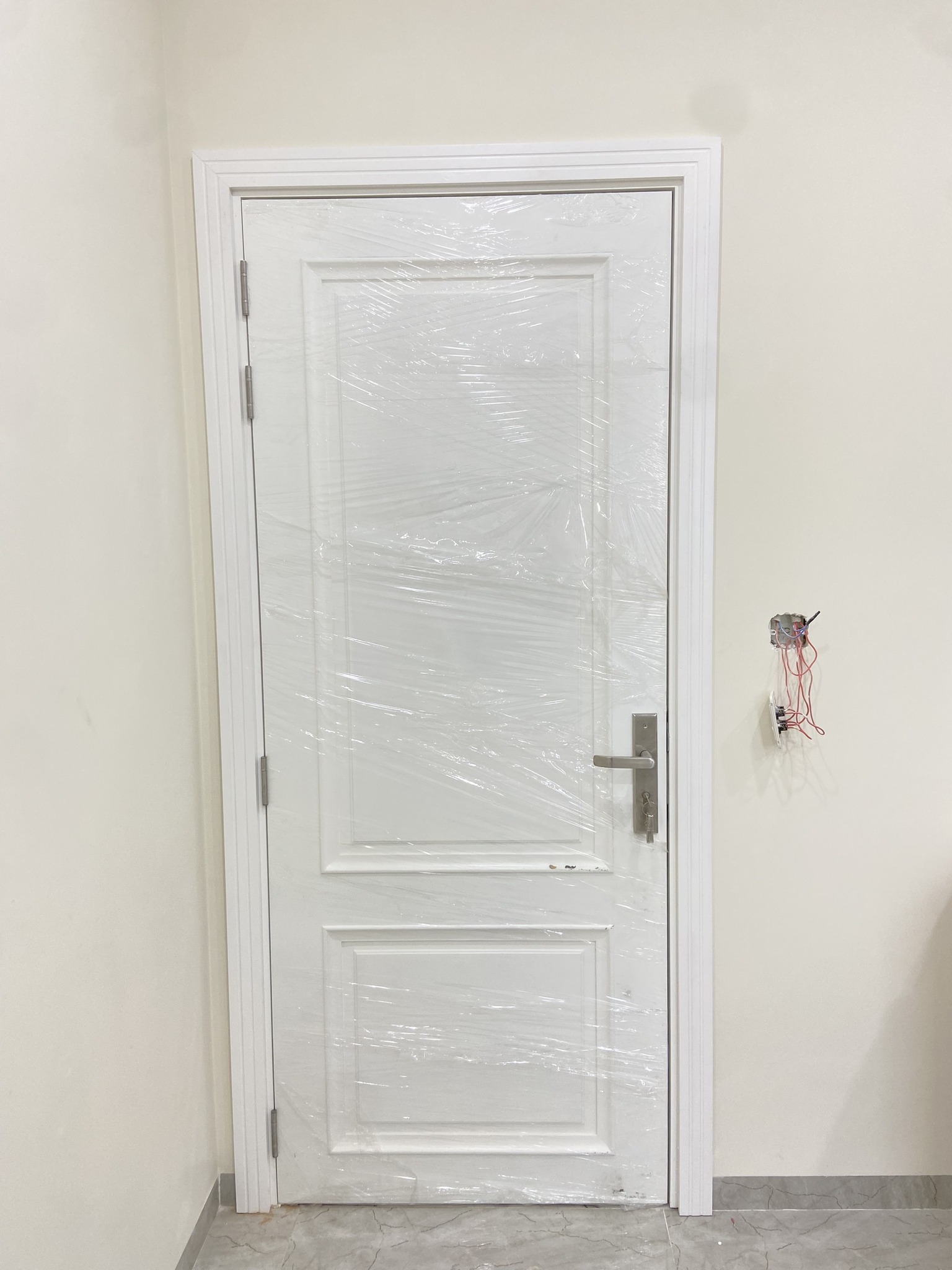 Cửa gỗ công nghiệp HDF Veneer đẹp tại TPHCM