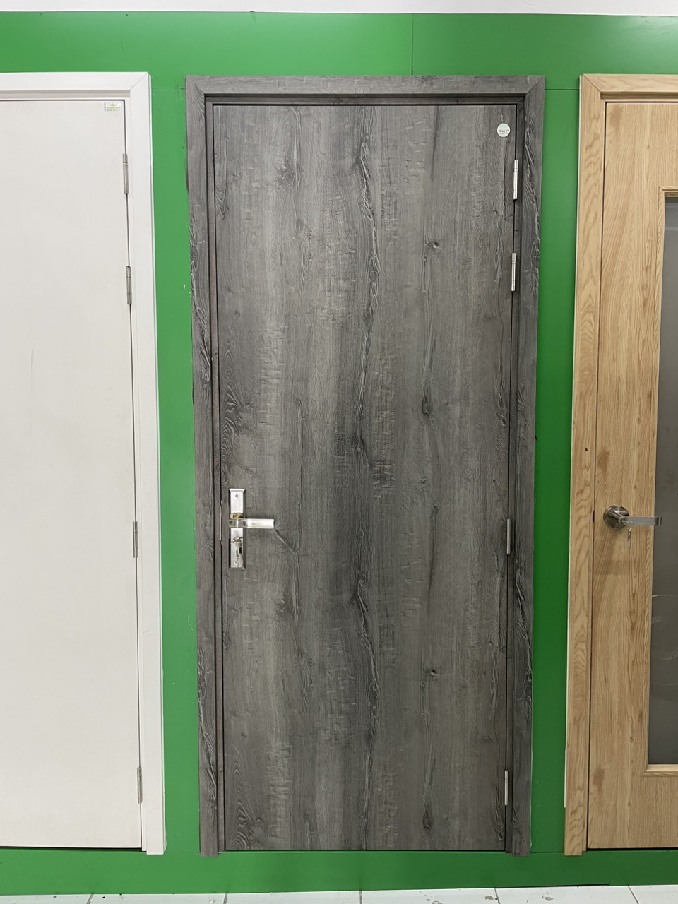 Cửa nhựa composite giả gỗ chống nước 100%  tại Nha Trang