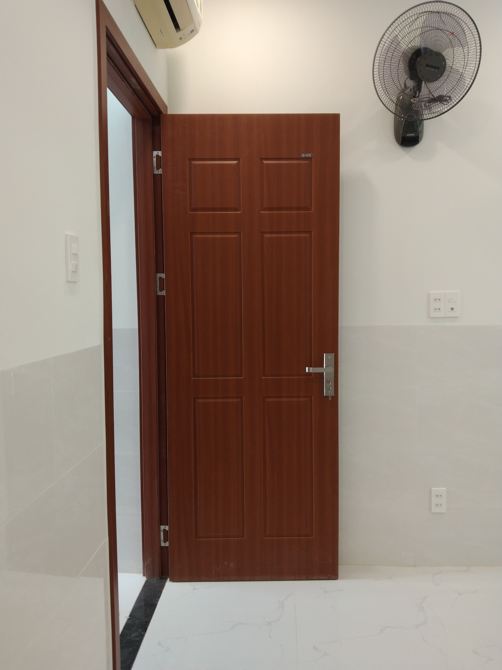 Cửa nhựa ABS giả gỗ tại Lái Thiêu – Bình Dương
