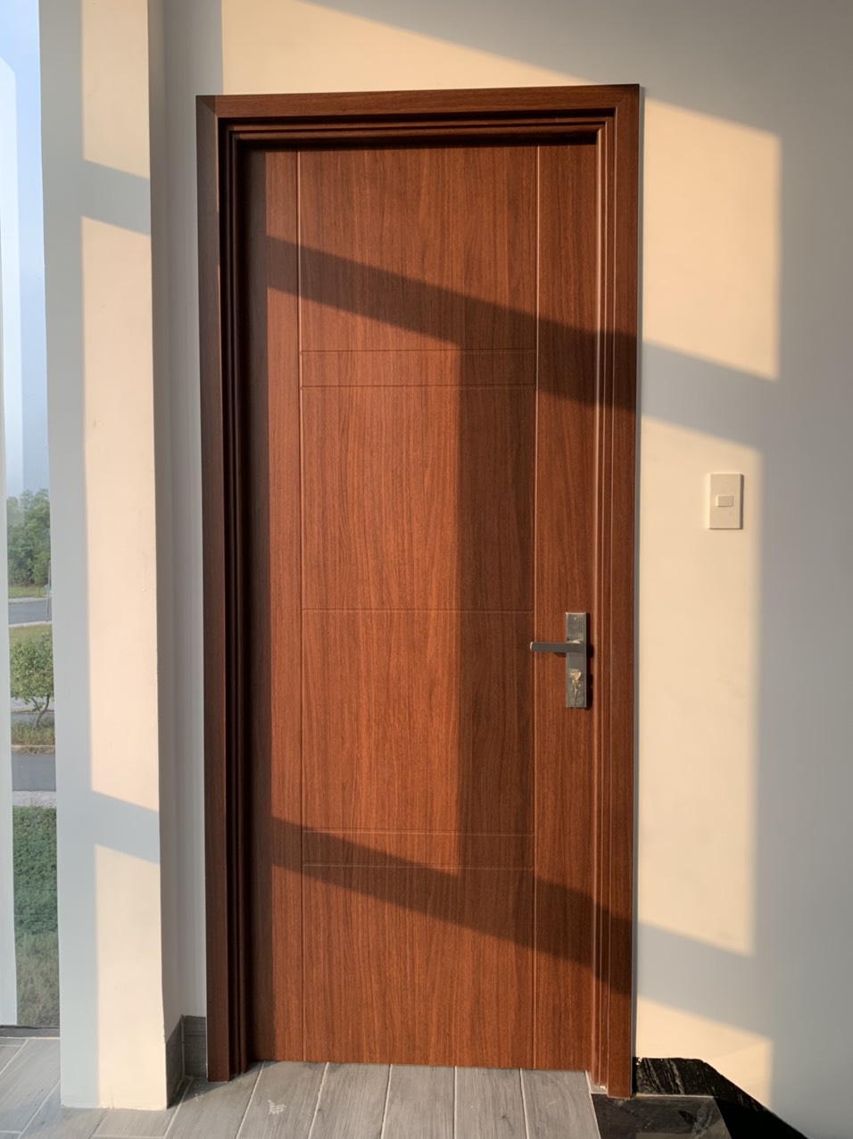 cửa nhựa composite vân gỗ cao cấp giá xưởng tại Q4 sài gòn