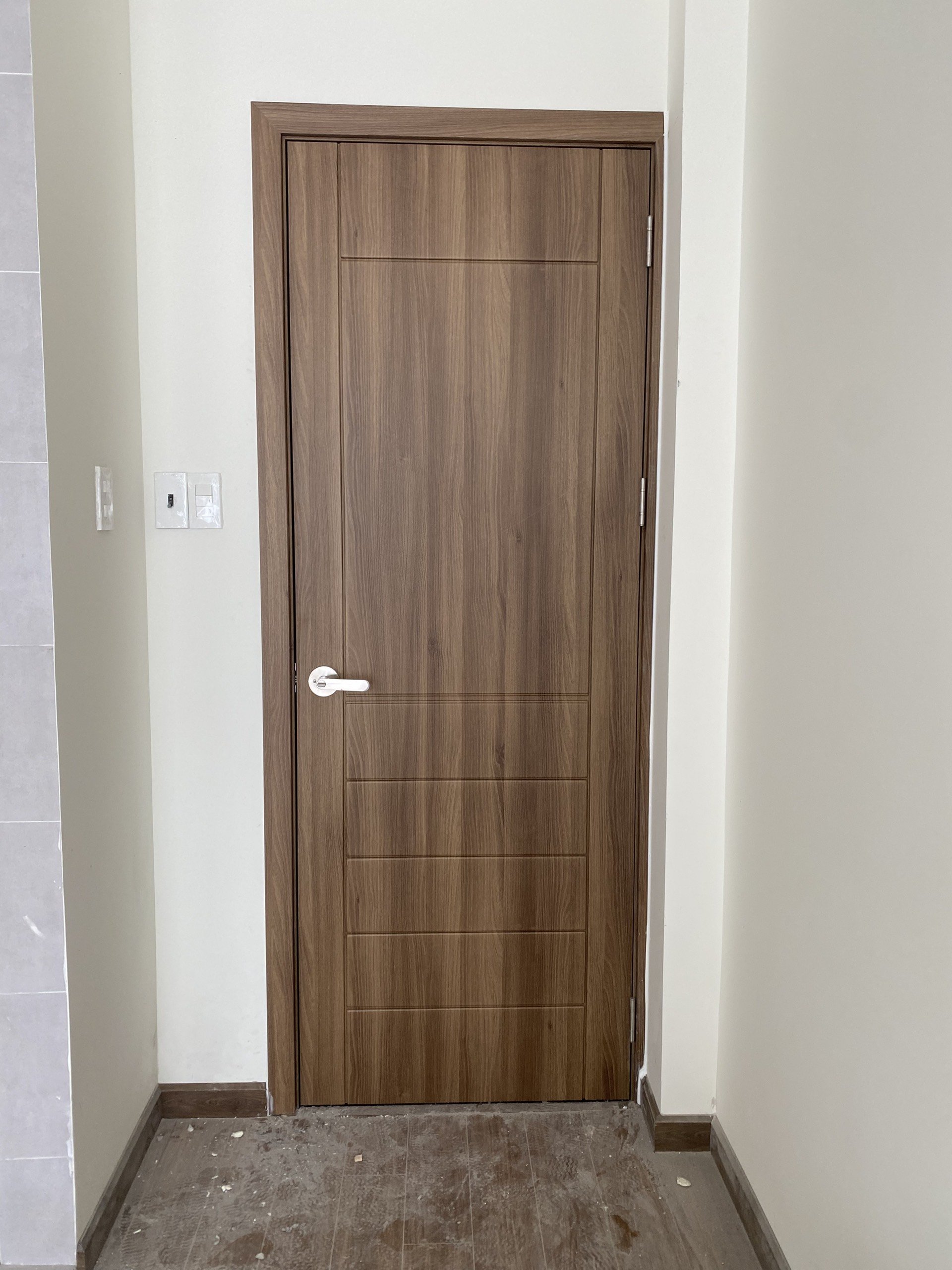 cửa gỗ nhựa ABS chính hãng kos hoàn công nhà Q7