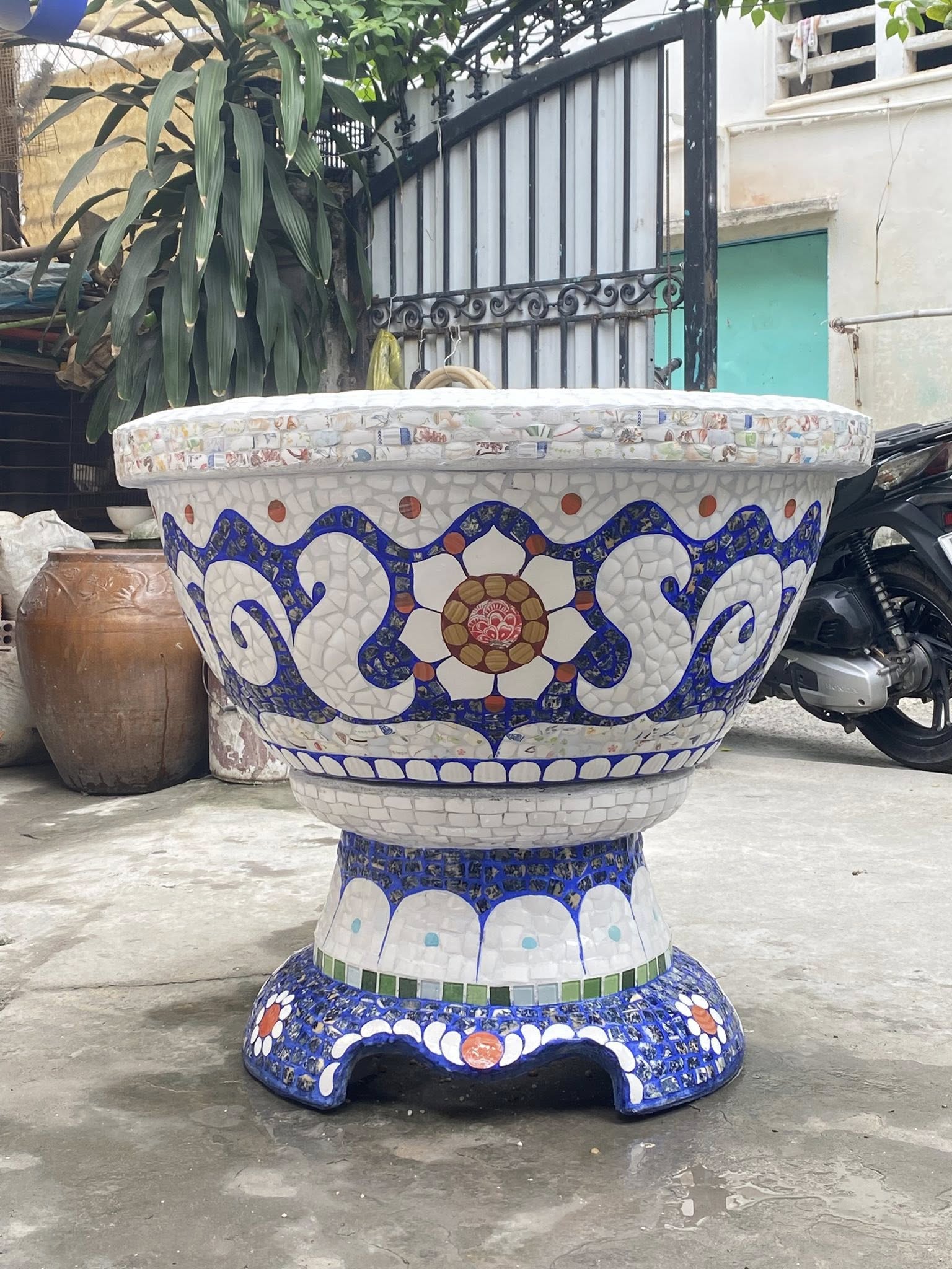 Chậu khảm miểng - đắp cẩn chén dĩa , tphcm