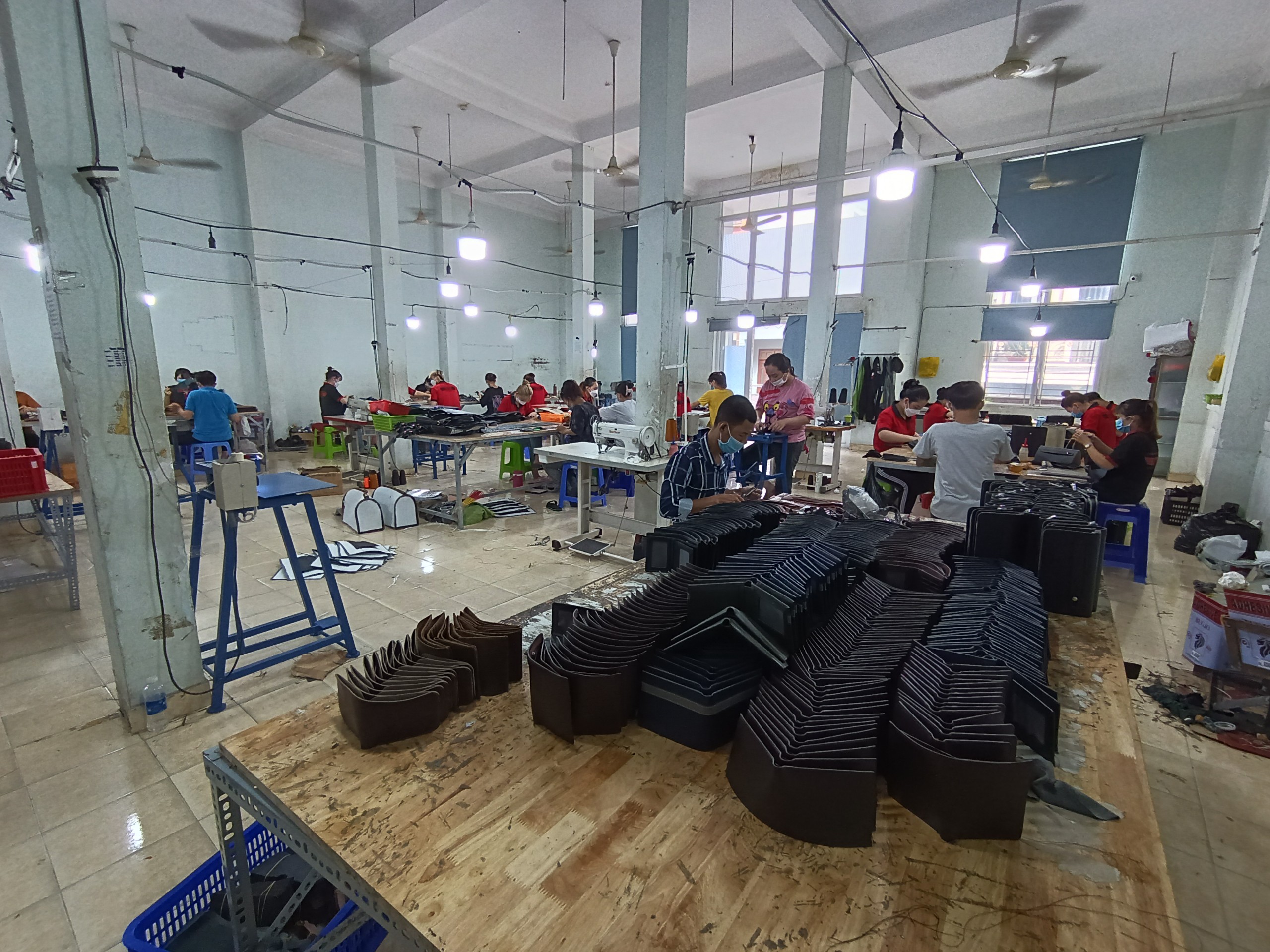 Trùm sỉ ví bóp, phụ kiện đồ da nguyên kiện