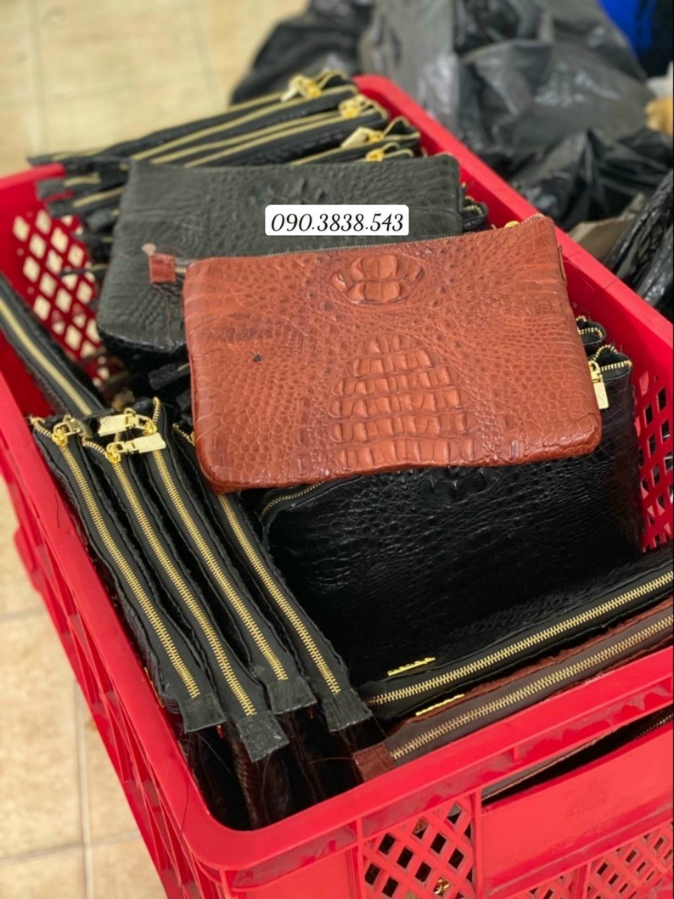Sale hot cuối năm lô ví bóp cá sấu tại xưởng