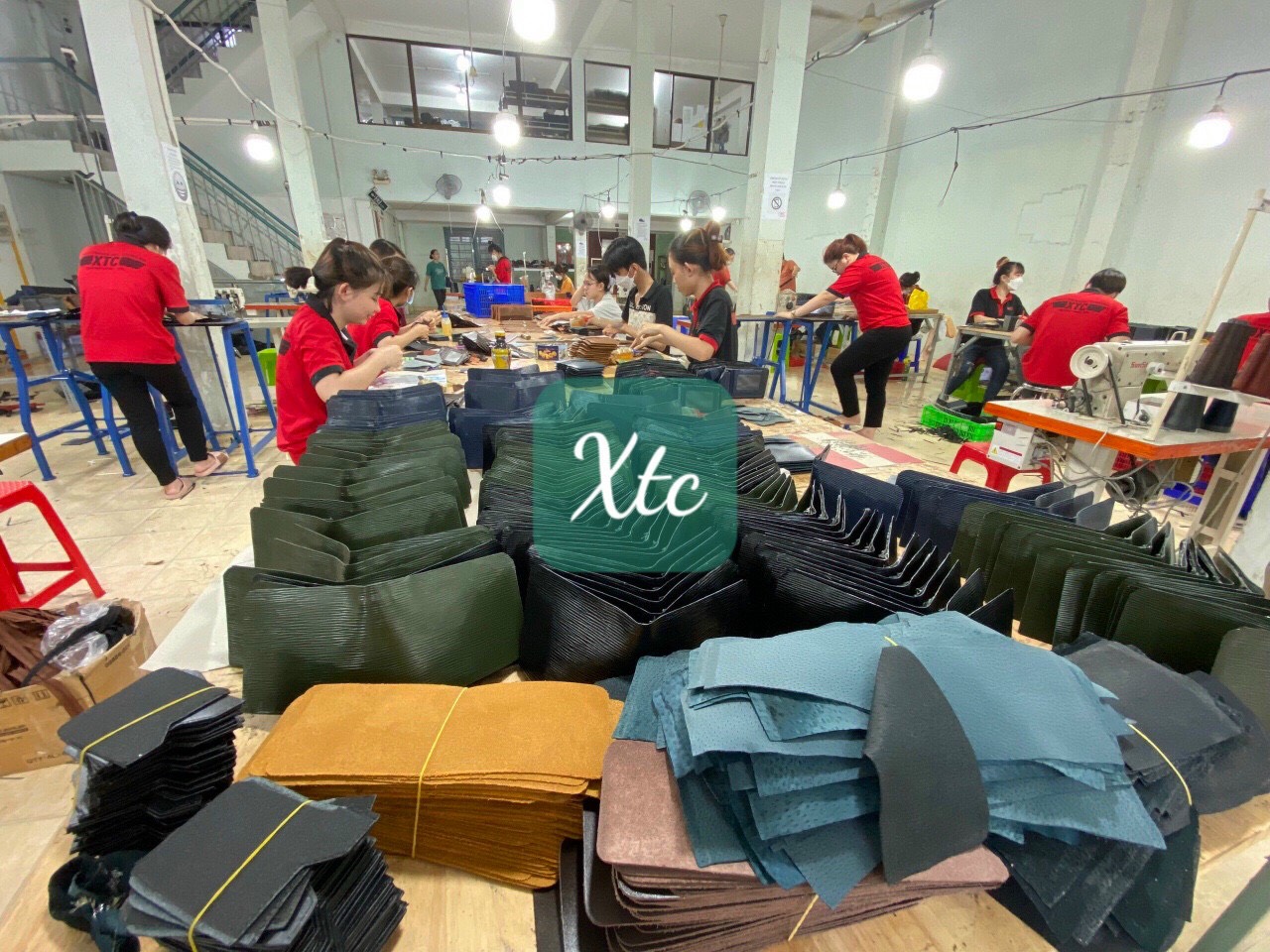 Công ty sản xuất ví,bóp,thắt lưng da bò,da cá sấu thật 