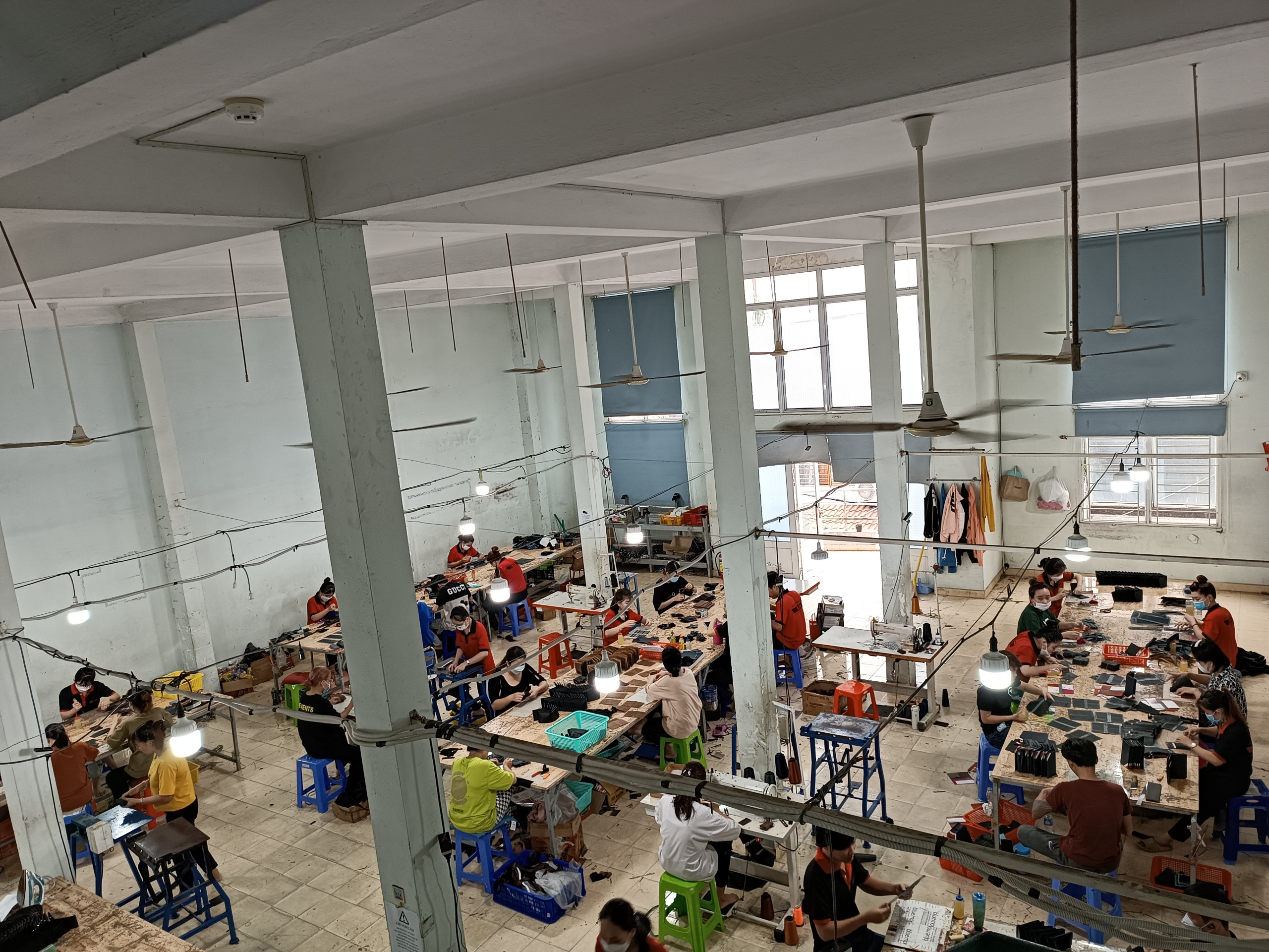 Xưởng nhận may ví bóp, cầm tay bằng da thật, uy tín