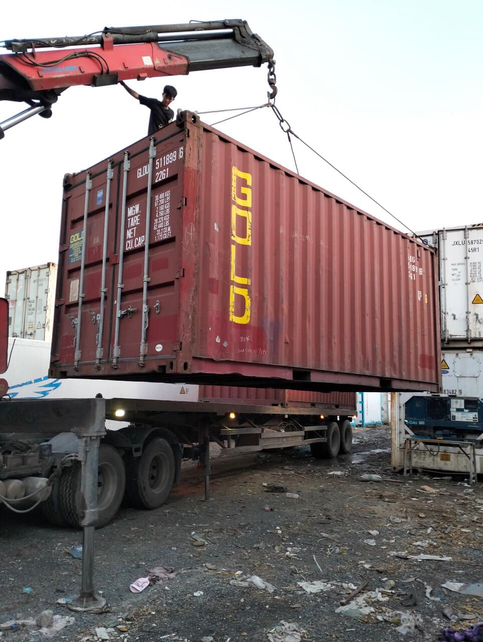 Container khô 20feet thanh lí giá rẻ tại bãi