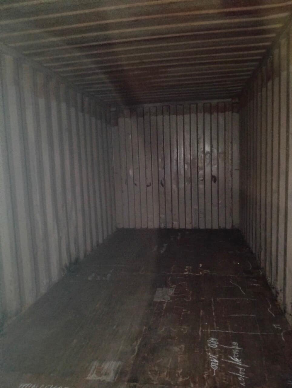 Container khô 20feet thanh lí giá rẻ tại bãi