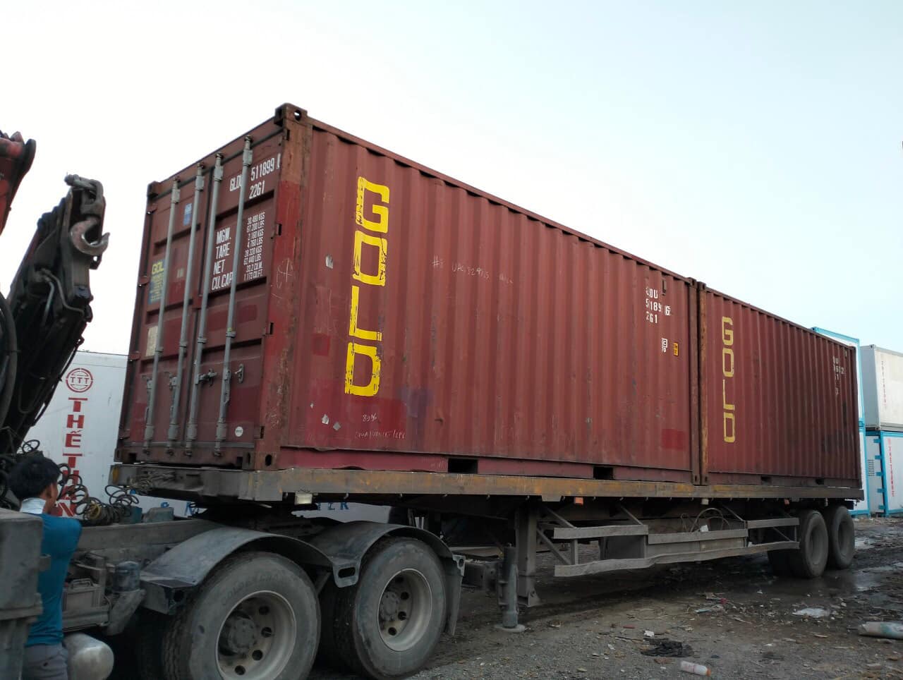 Container khô 20feet thanh lí giá rẻ tại bãi