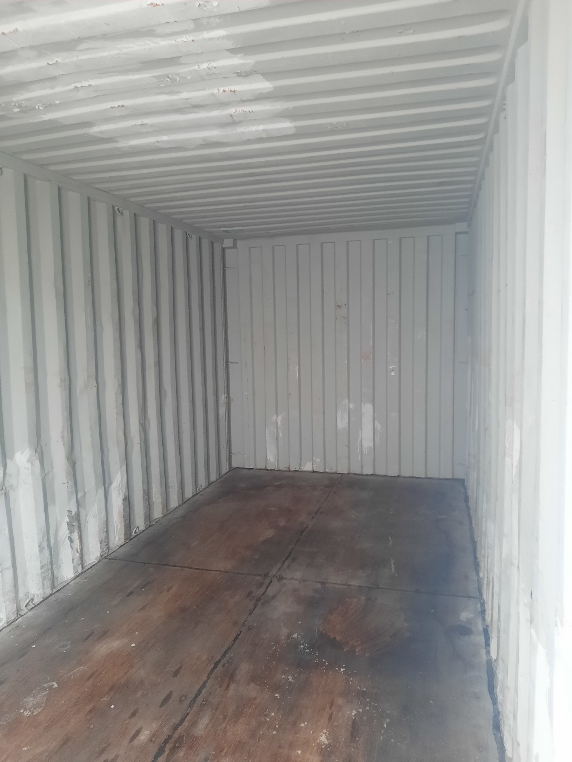 Container khô 20feet thanh lí giá rẻ tại bãi