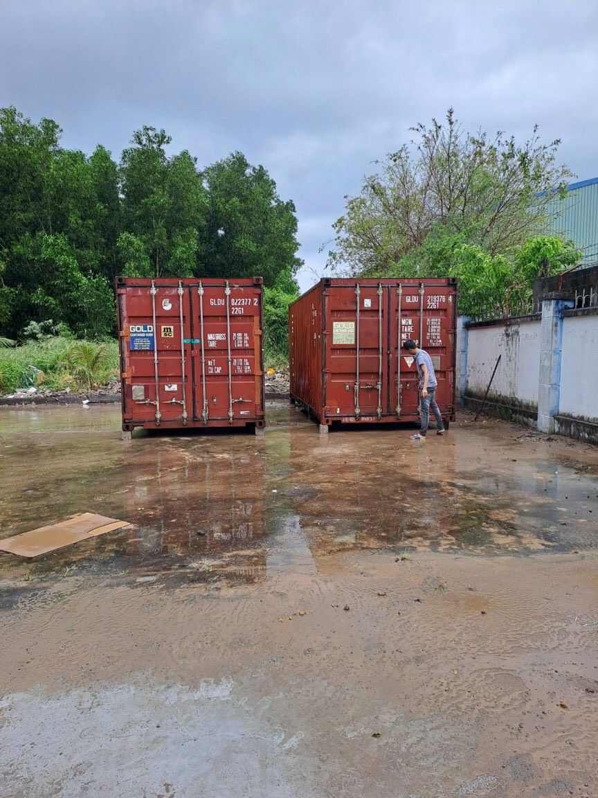 Container khô 20feet thanh lí giá rẻ tại bãi