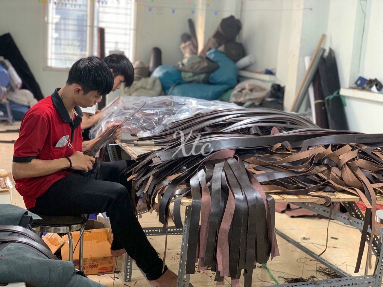 SĂN SALE cuối nam, sỉ ví bóp nam nữ tại xưởng