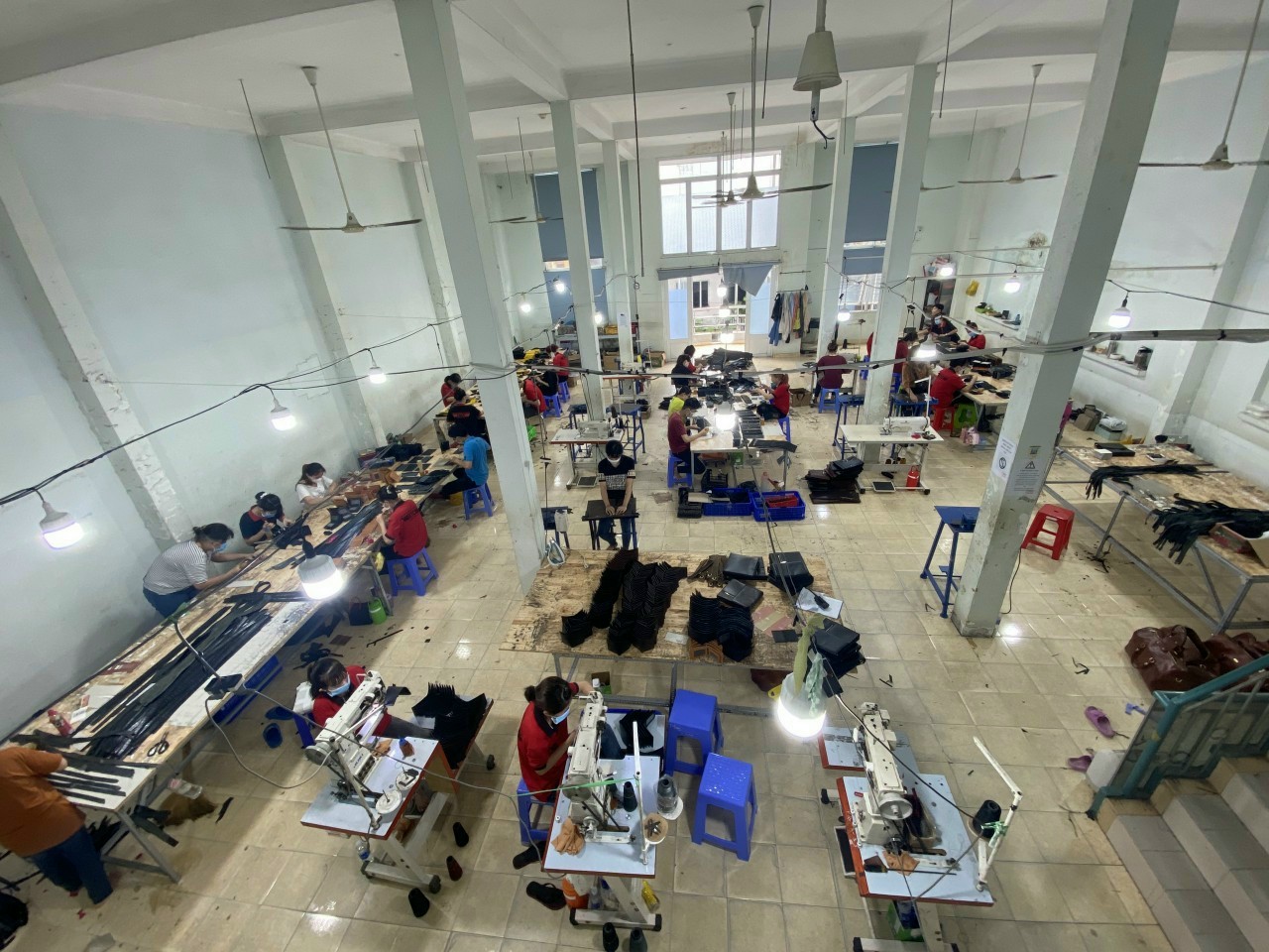 xưởng làm ví bóp da cao cấp, bỏ sỉ vốn thấp