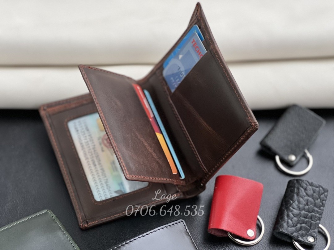 Ví pullup có lá. Chất da cao cấp, dùng trong oto xịn 