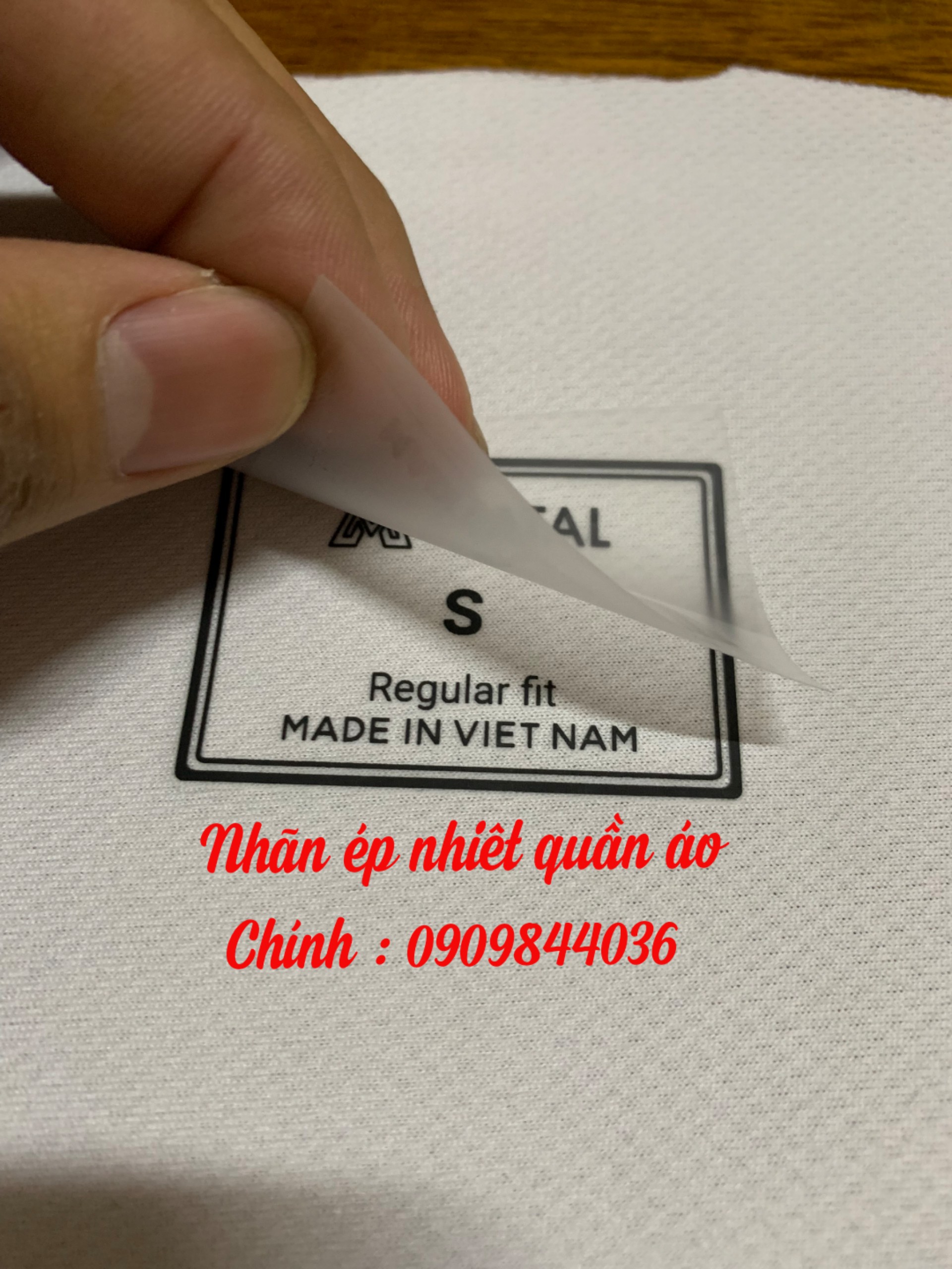 nhãn ép nhiệt quần áo , giày dép, balo túi xách