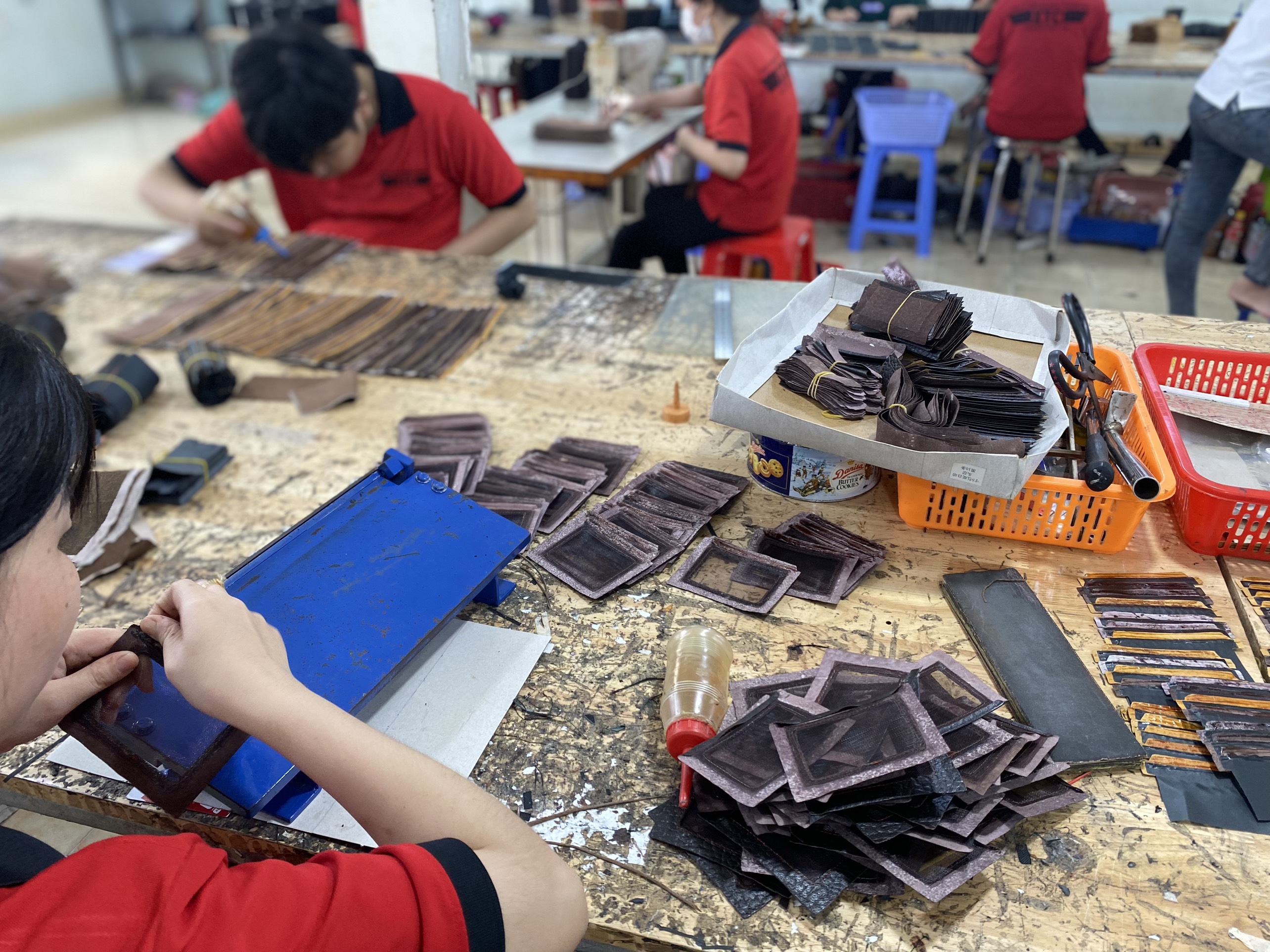 xưởng chuyên sản xuất mặt hàng phụ kiện bằng da chất lượng