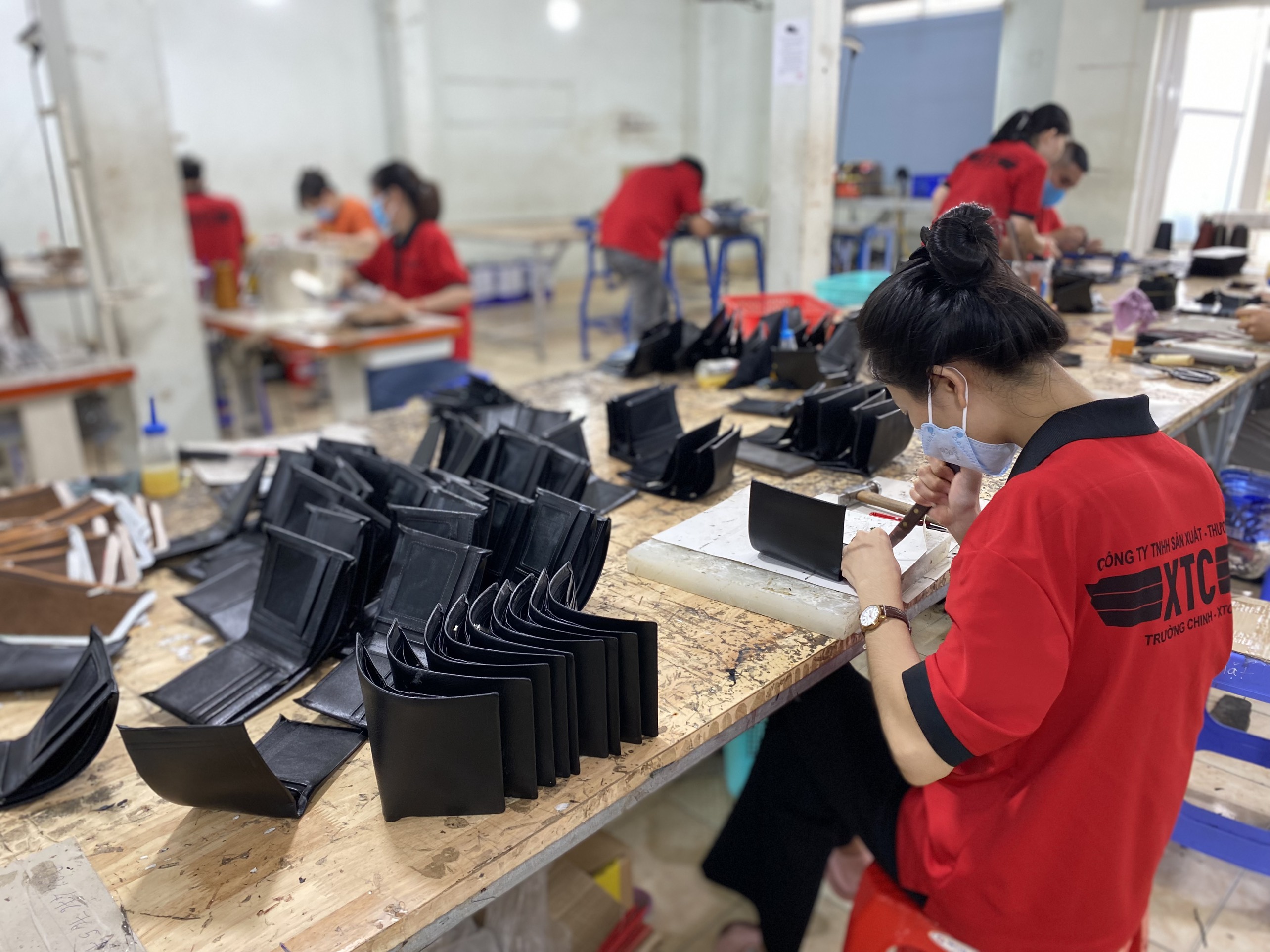 XƯỞNG buôn sỉ đồ da thật, hàng chuẩn chất lượng