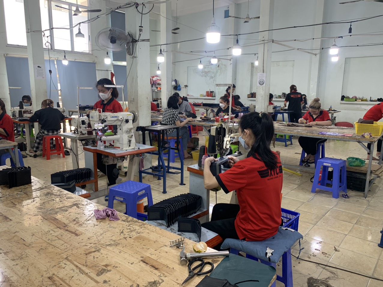 xưởng nhận làm đồ da thật, buôn hàng sẵn tại xưởng