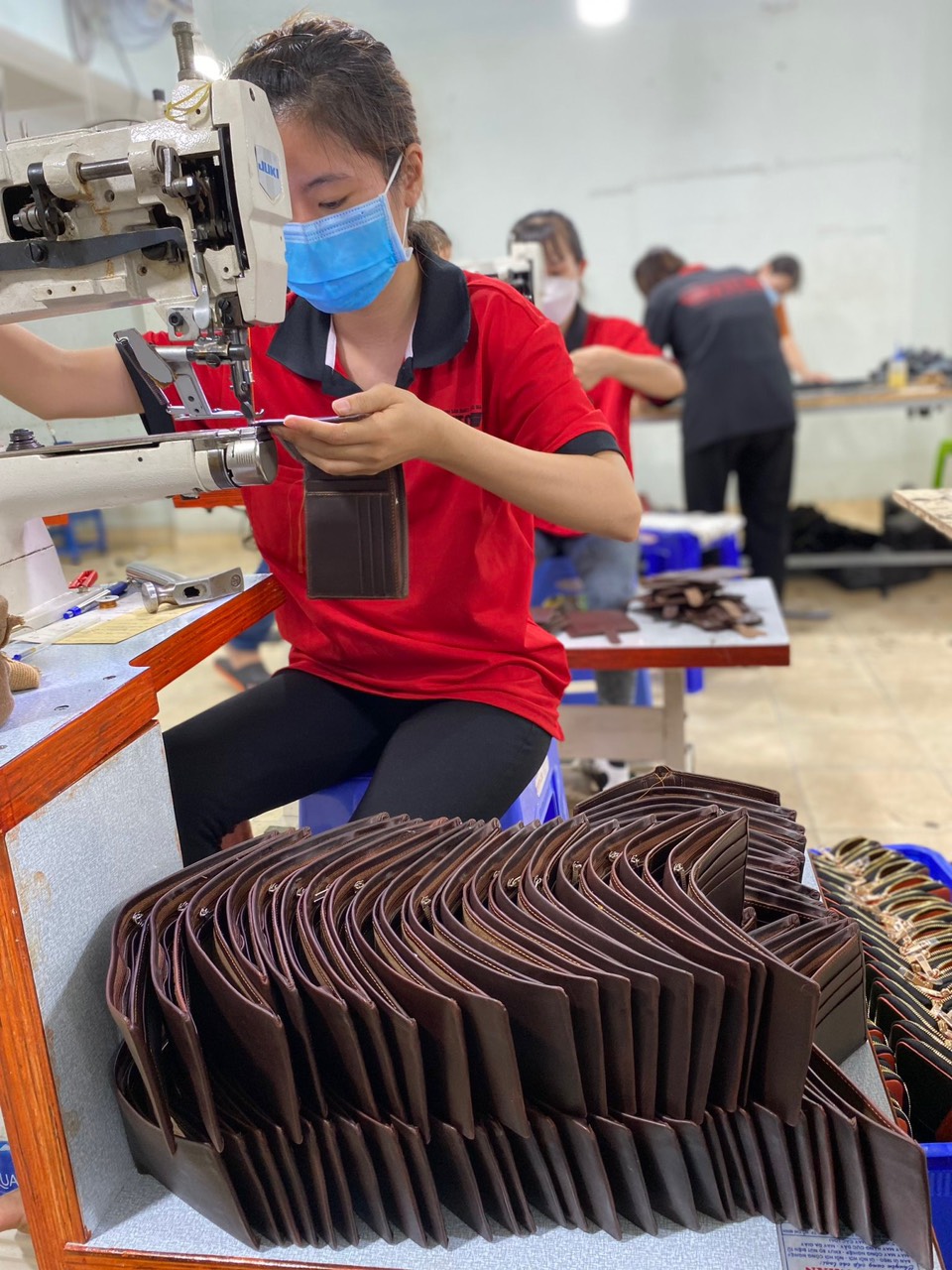 Xưởng chuyên sản xuất ví bóp da thắt lưng  da bò thật