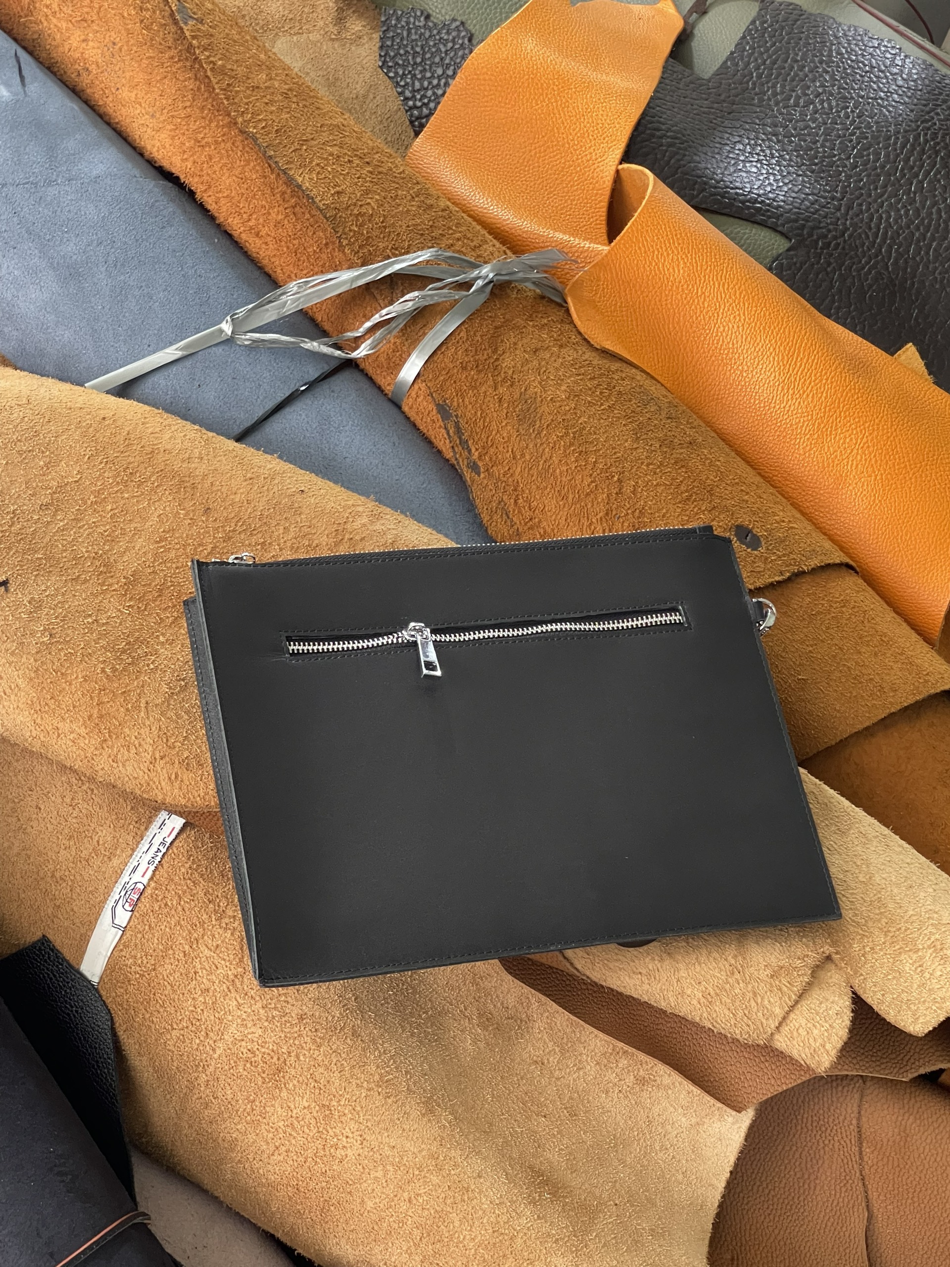 Clutch da bò DUPO - Da thật bảo hành 2 năm
