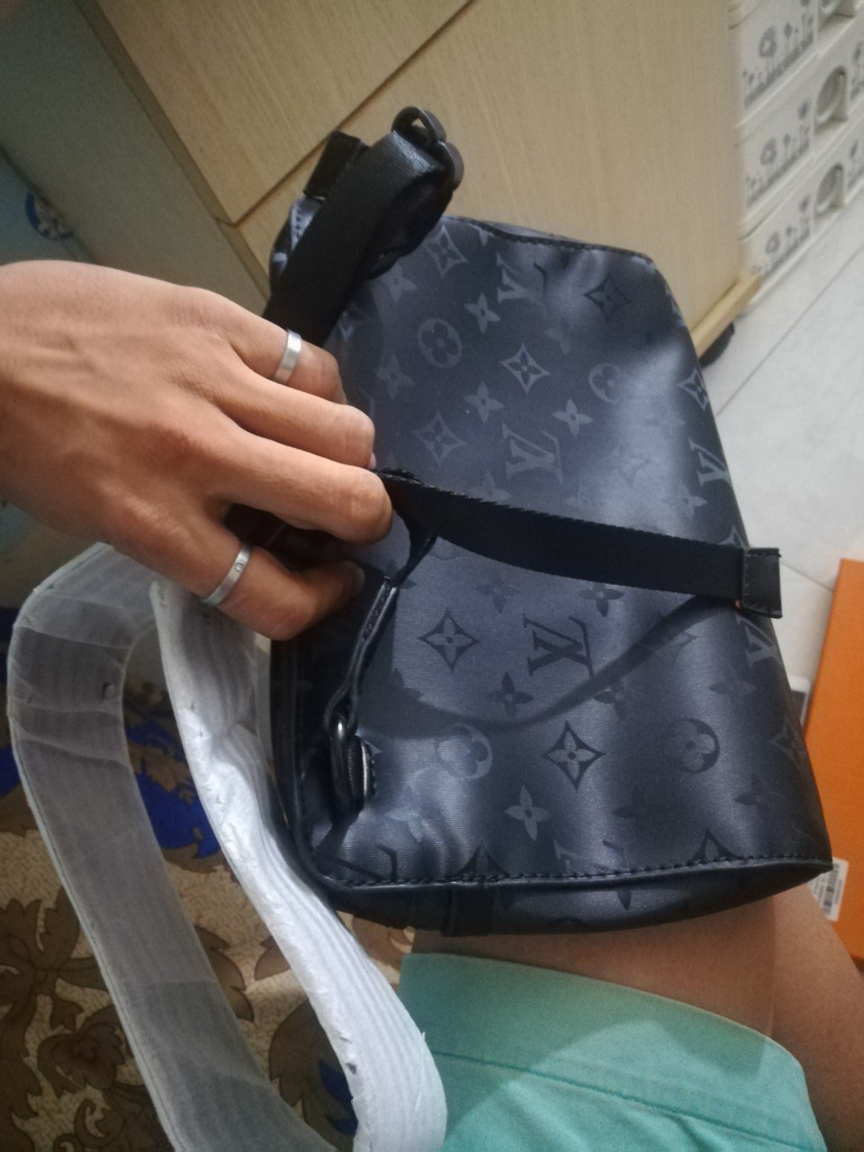 Túi chéo LV hàng Real sách tay từ nước ngoài